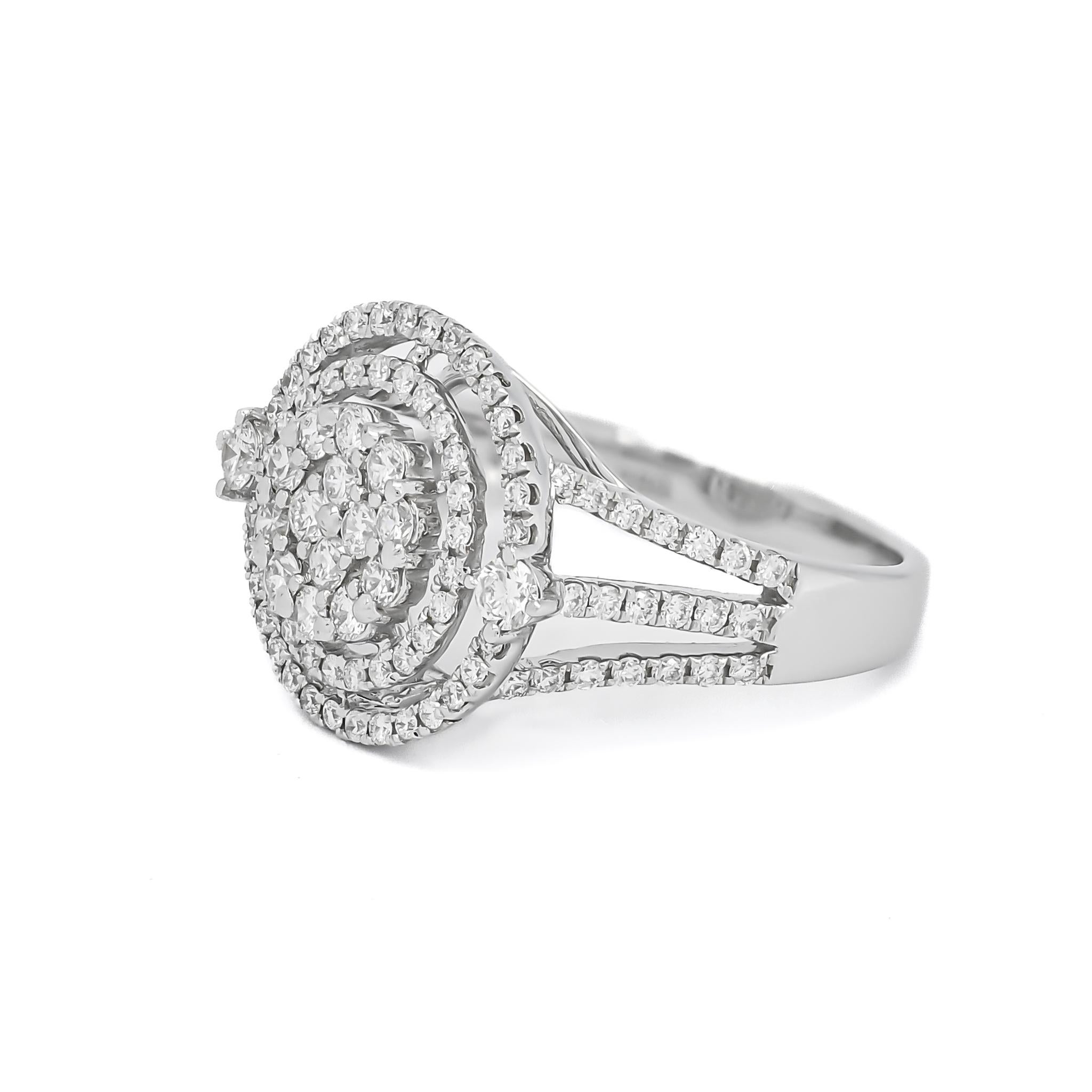 Moderne Bague de fiançailles halo en or blanc 18 carats avec diamant naturel de 1,25 carat en vente