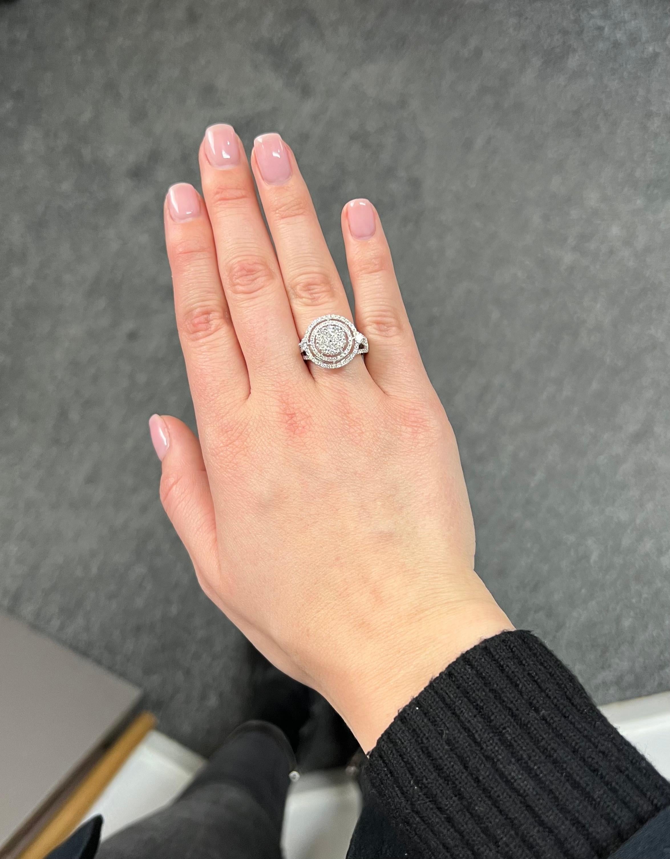 Bague de fiançailles halo en or blanc 18 carats avec diamant naturel de 1,25 carat Pour femmes en vente