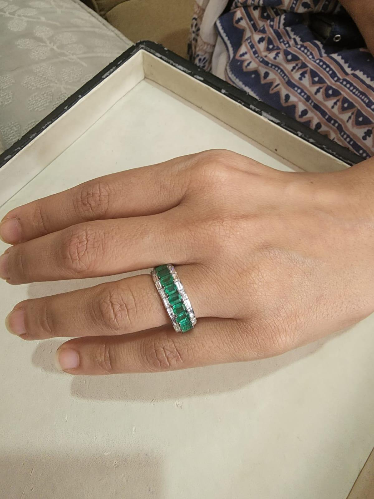 Natural Diamond 1.26cts & Emerald 4.91cts in 18k Gold 4.73gms Ring In New Condition For Sale In jaipur, IN