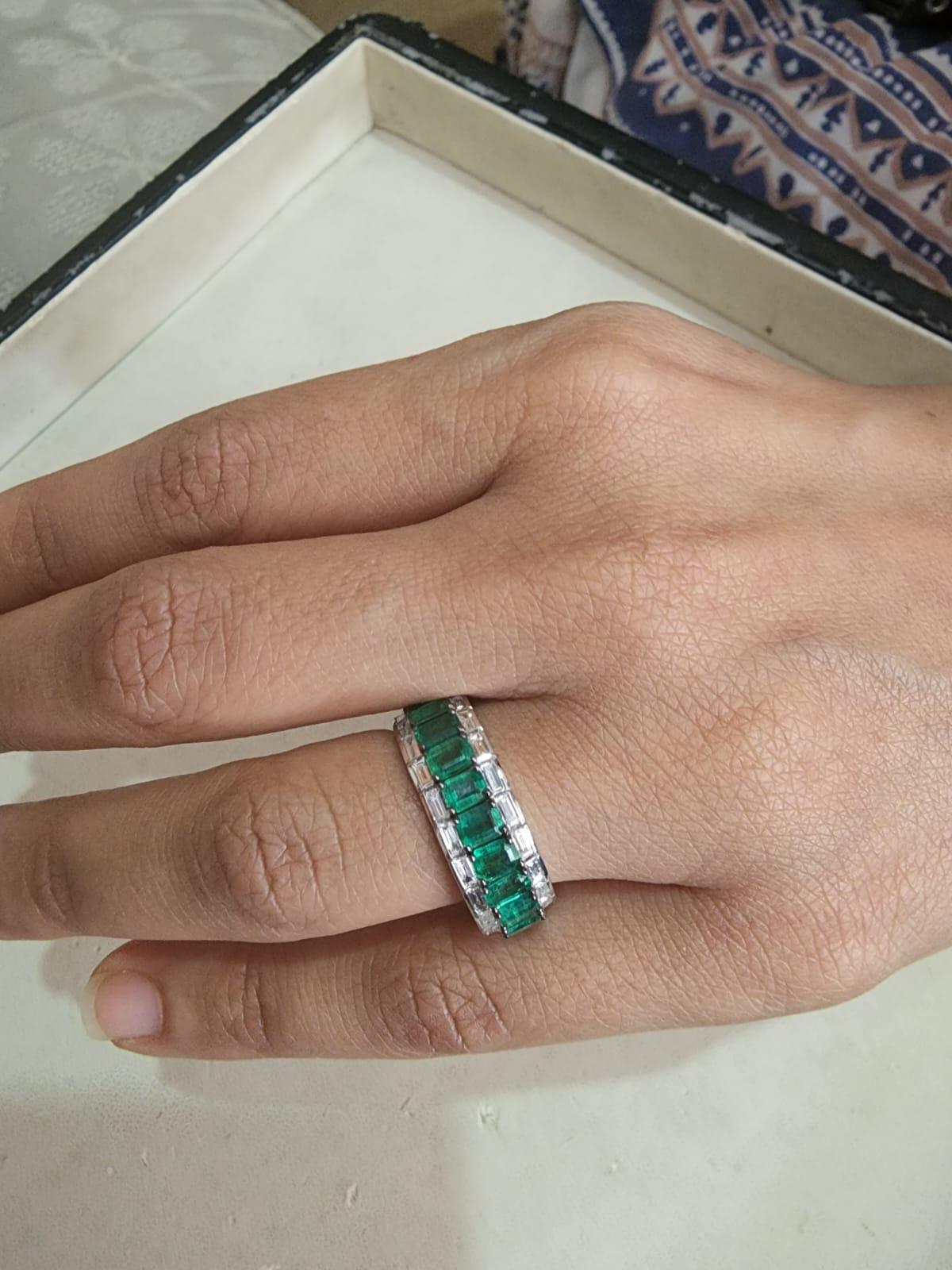 Women's Natural Diamond 1.26cts & Emerald 4.91cts in 18k Gold 4.73gms Ring For Sale