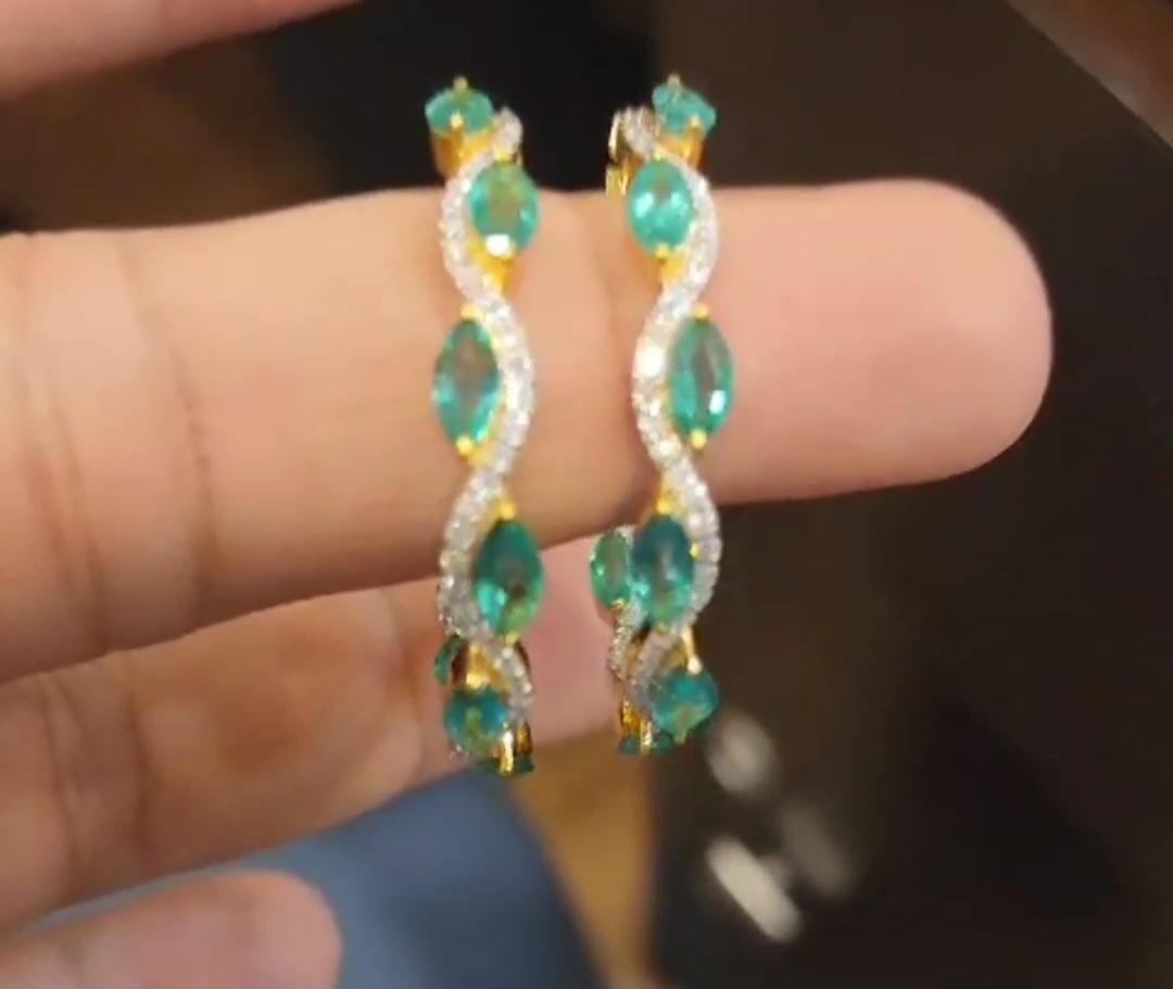 this is an amazing natural emerald and natural diamond earring. its in YELLOW GOLD POLISH. in pic it appears to be white gold.

emerald = 6.72 carats
diamonds =  1.38 carats
gold = 16.18 gms

It’s very hard to capture the true color and luster of