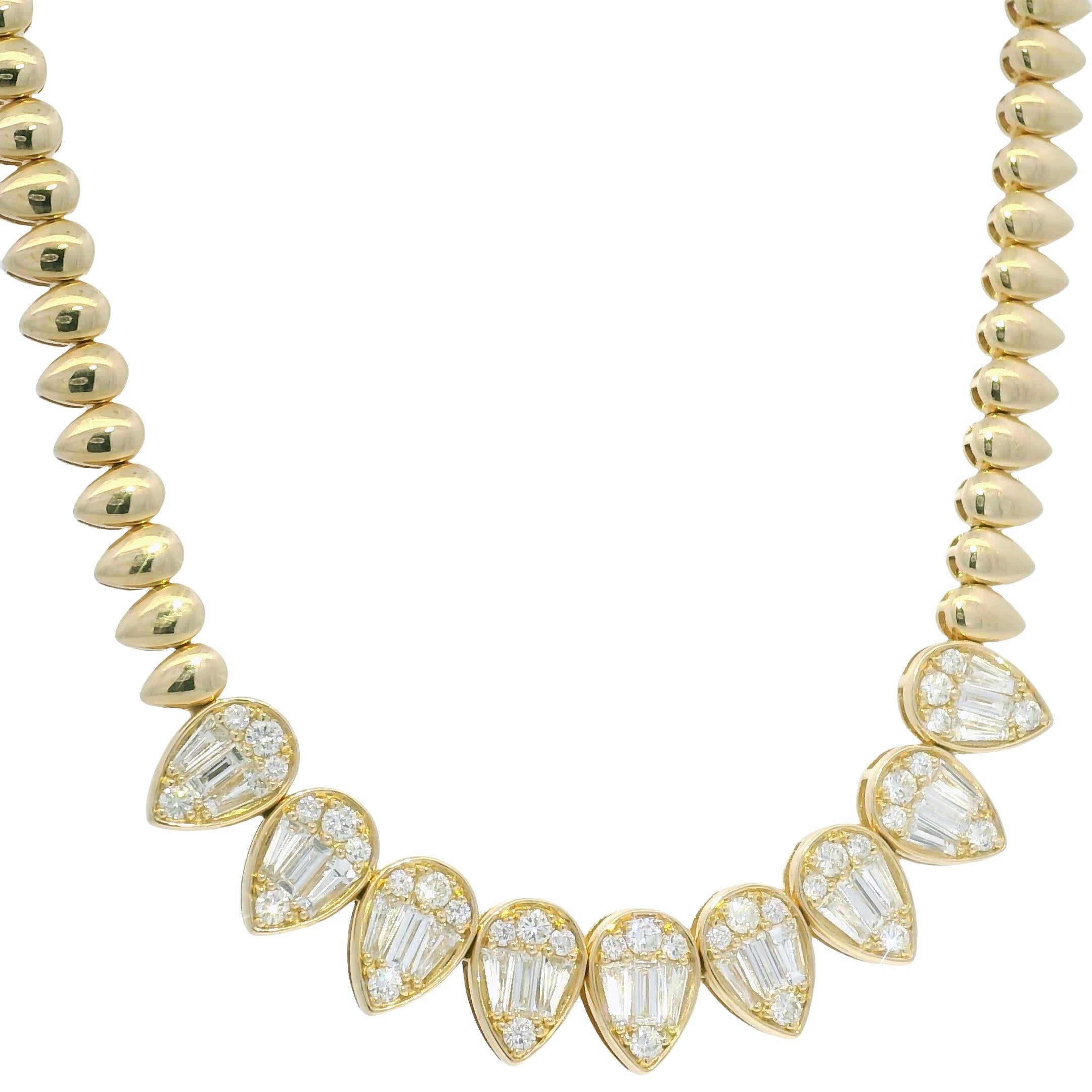 Moderno Collana con collare a spillo con diamante naturale da 14 carati In magazzino in vendita