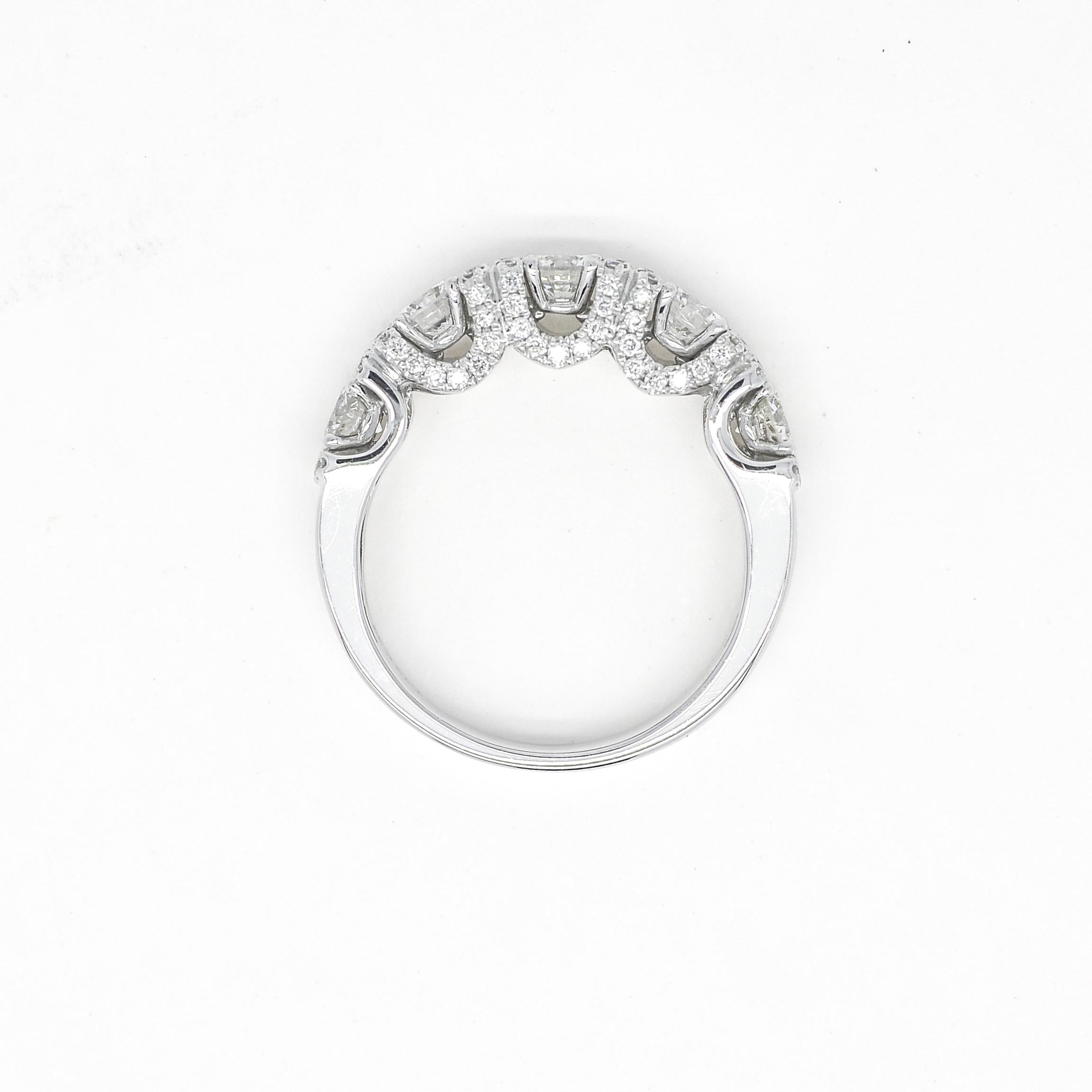 Natural Diamond 1.45 carats 18KT White Gold Half Eternity Band Ring In New Condition For Sale In Antwerpen, BE