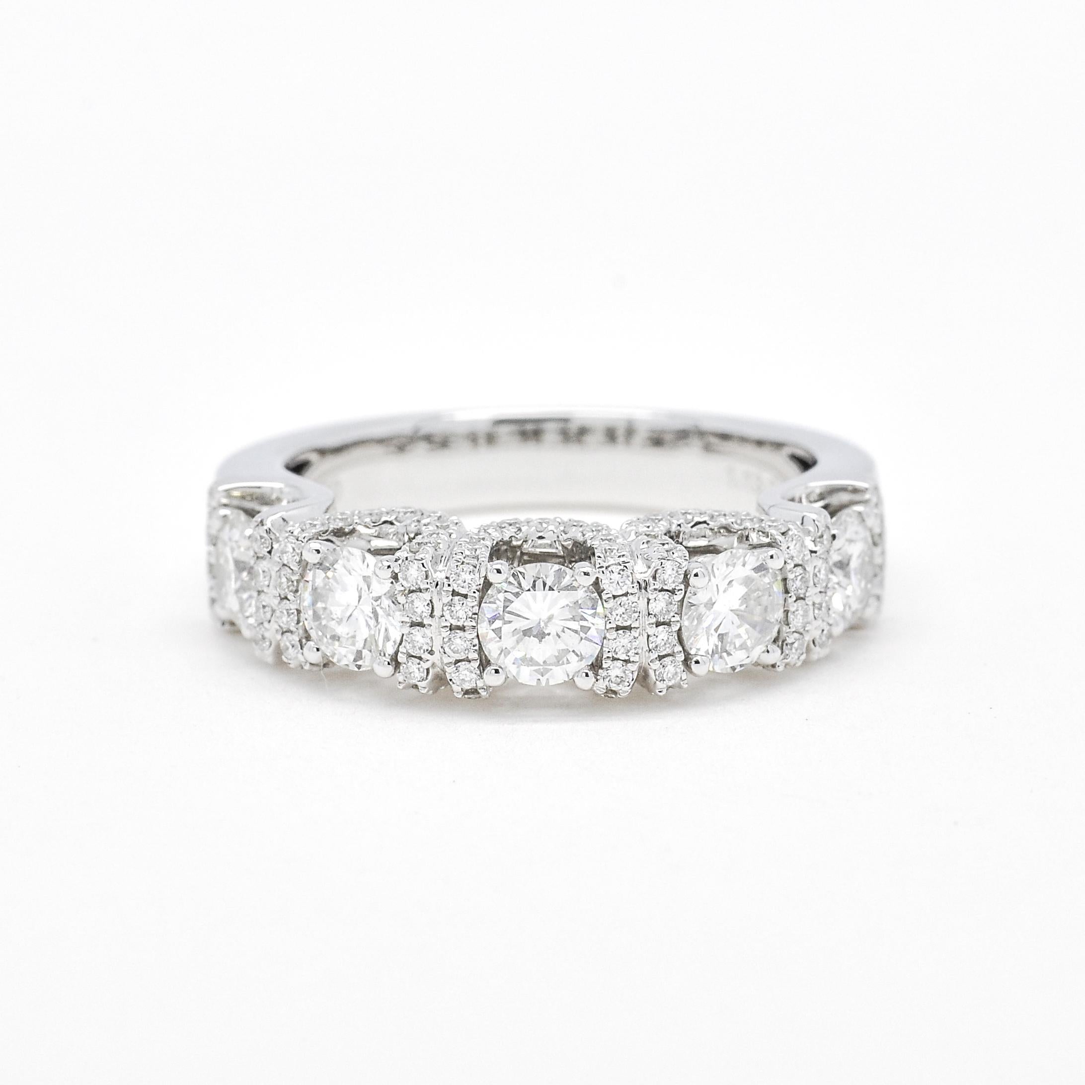 Bague d'éternité en or blanc 18 carats avec diamant naturel de 1,45 carat Unisexe en vente