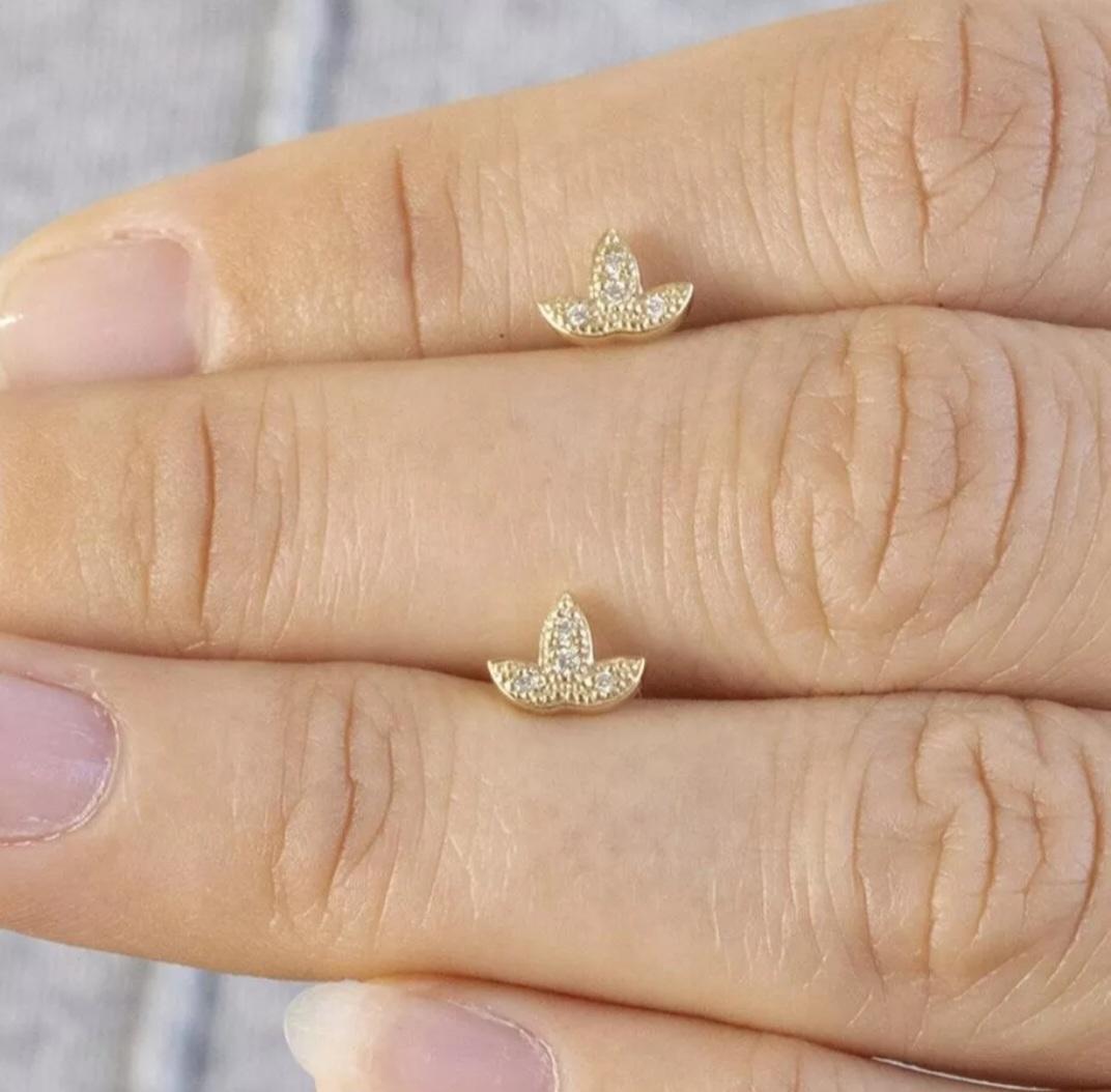 Art Deco Natural Diamond 14K Gold Floral Stud Earring For Women Christmas Gift For Girls. For Sale