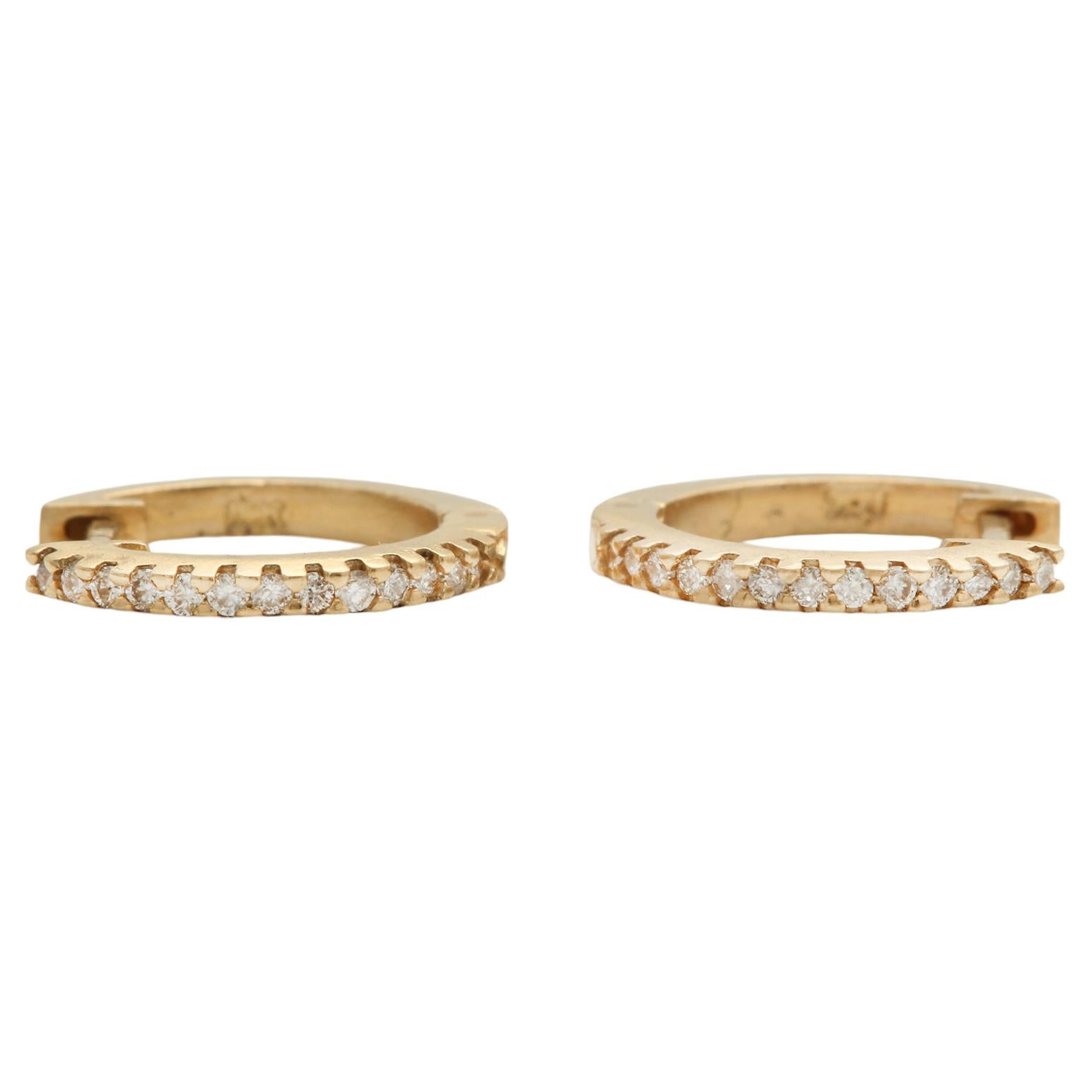Créoles en or jaune massif 14K avec diamant naturel

Une pièce étonnante ! 


Valeur de remplacement suggérée Approx. $1,000.00


Poids total des diamants blancs de taille ronde naturels : Environ 0,13 carats (couleur G-H / pureté SI1-SI2)


Les