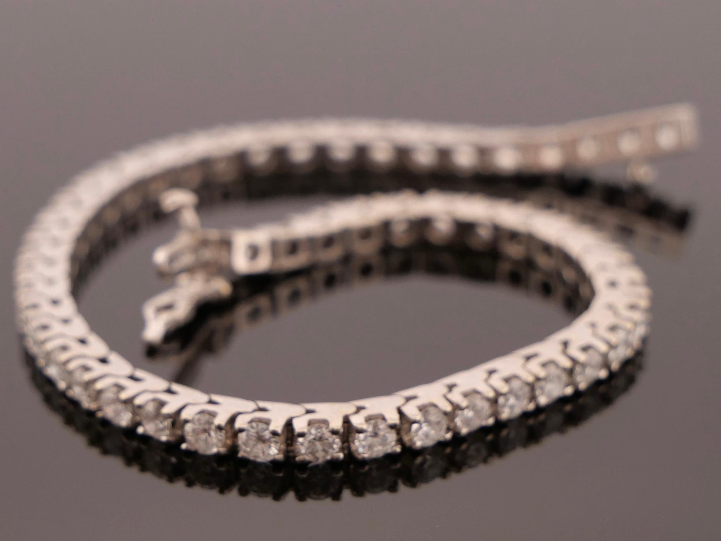 Taglio brillante Natural Diamond 14K White Gold 4.00ctw SI2 G-H 7in 11.74g Tennis Bracelet in vendita