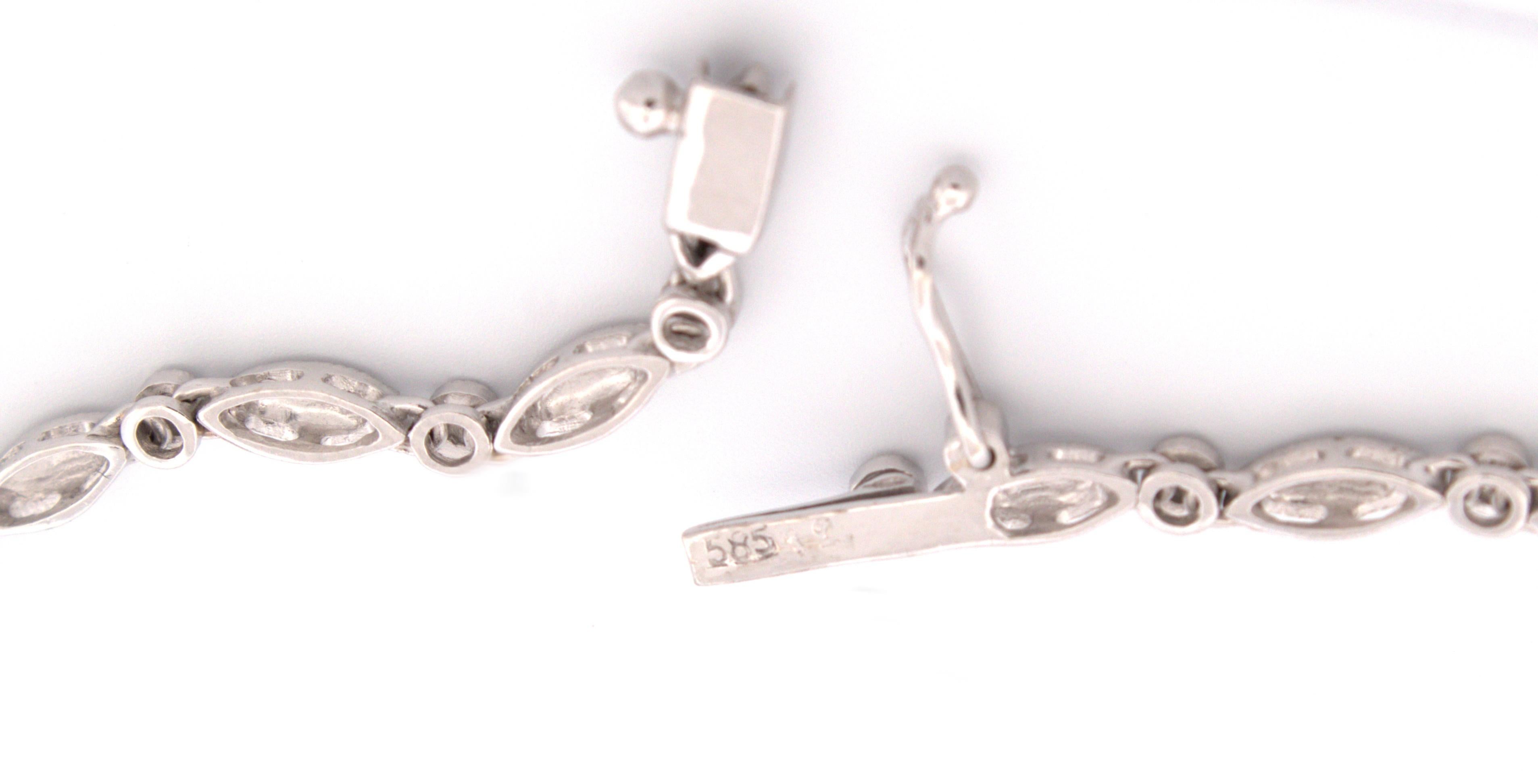 Halskette im Bib-Stil mit natürlichen Diamanten, 14K Weißgold im Angebot 4