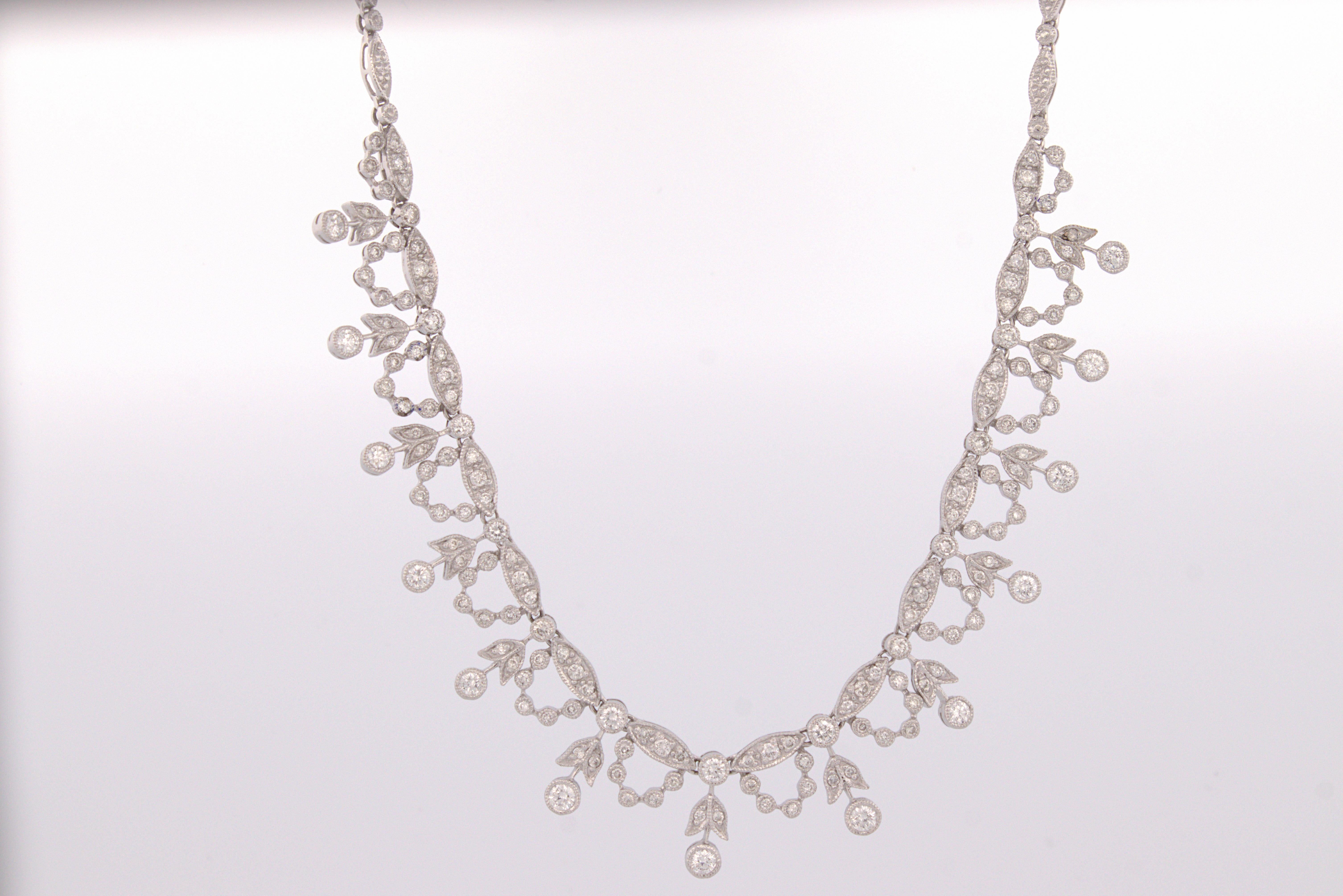Halskette im Bib-Stil mit natürlichen Diamanten, 14K Weißgold im Angebot 7