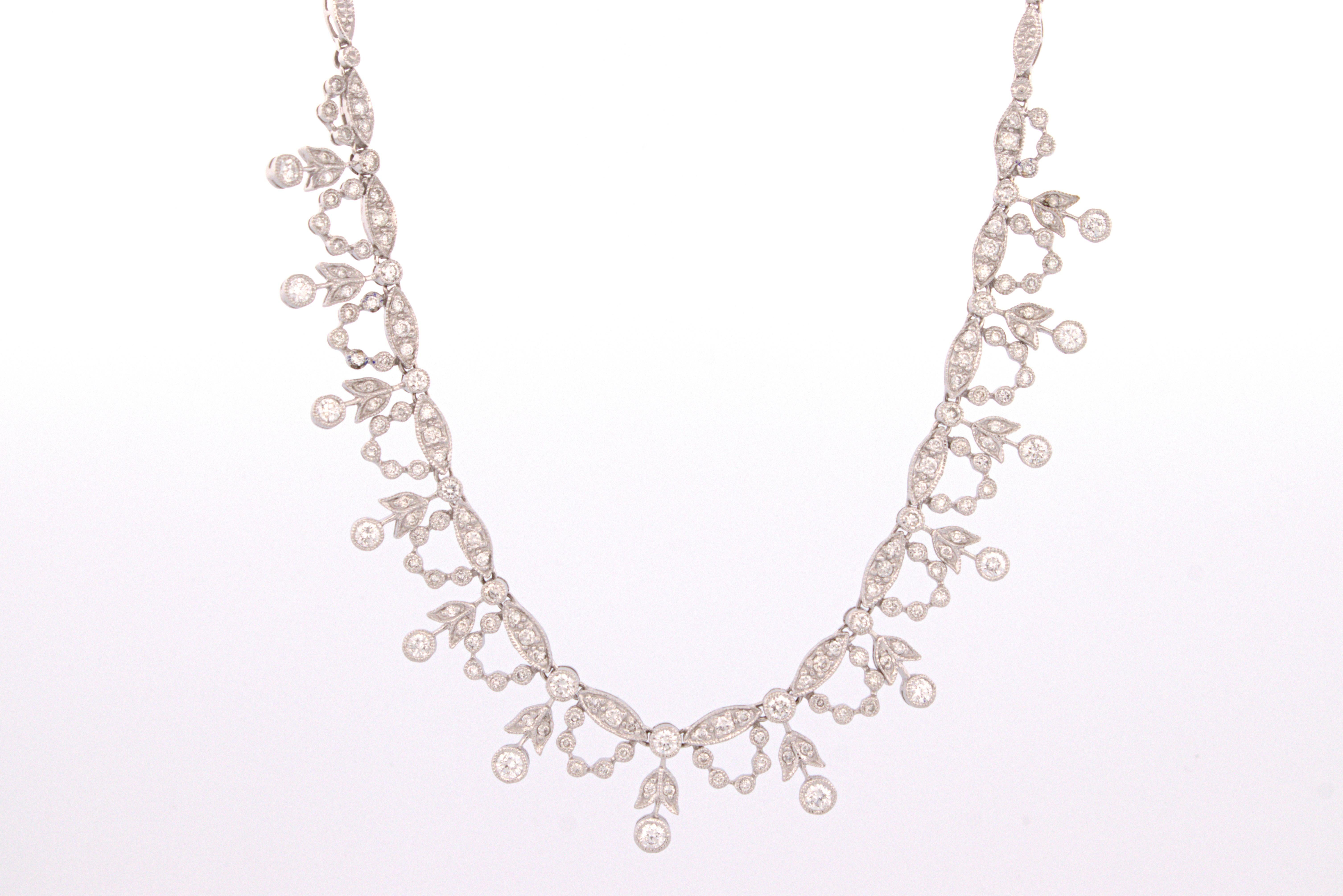Halskette im Bib-Stil mit natürlichen Diamanten, 14K Weißgold im Angebot 8