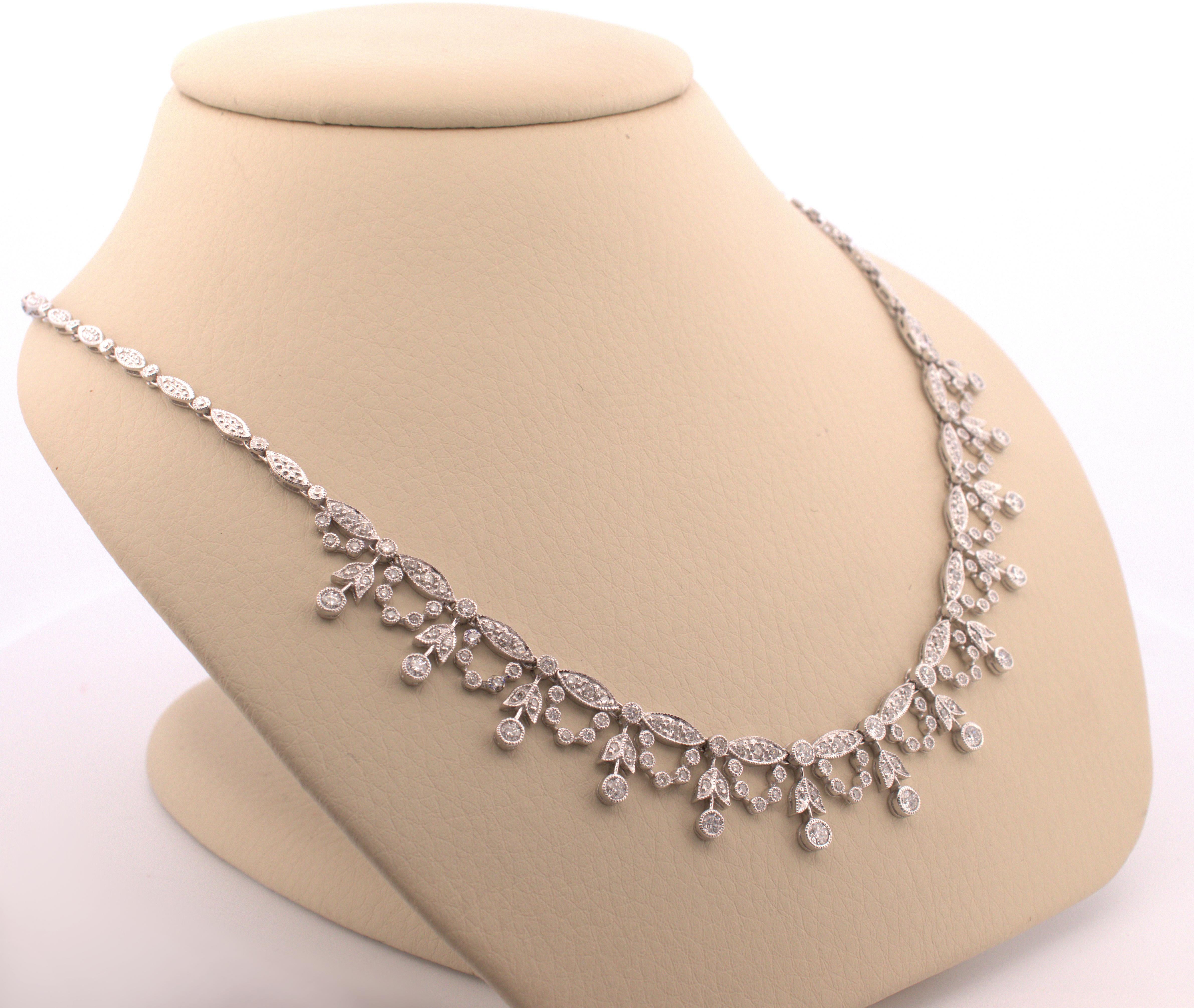 Halskette im Bib-Stil mit natürlichen Diamanten, 14K Weißgold (Kunsthandwerker*in) im Angebot