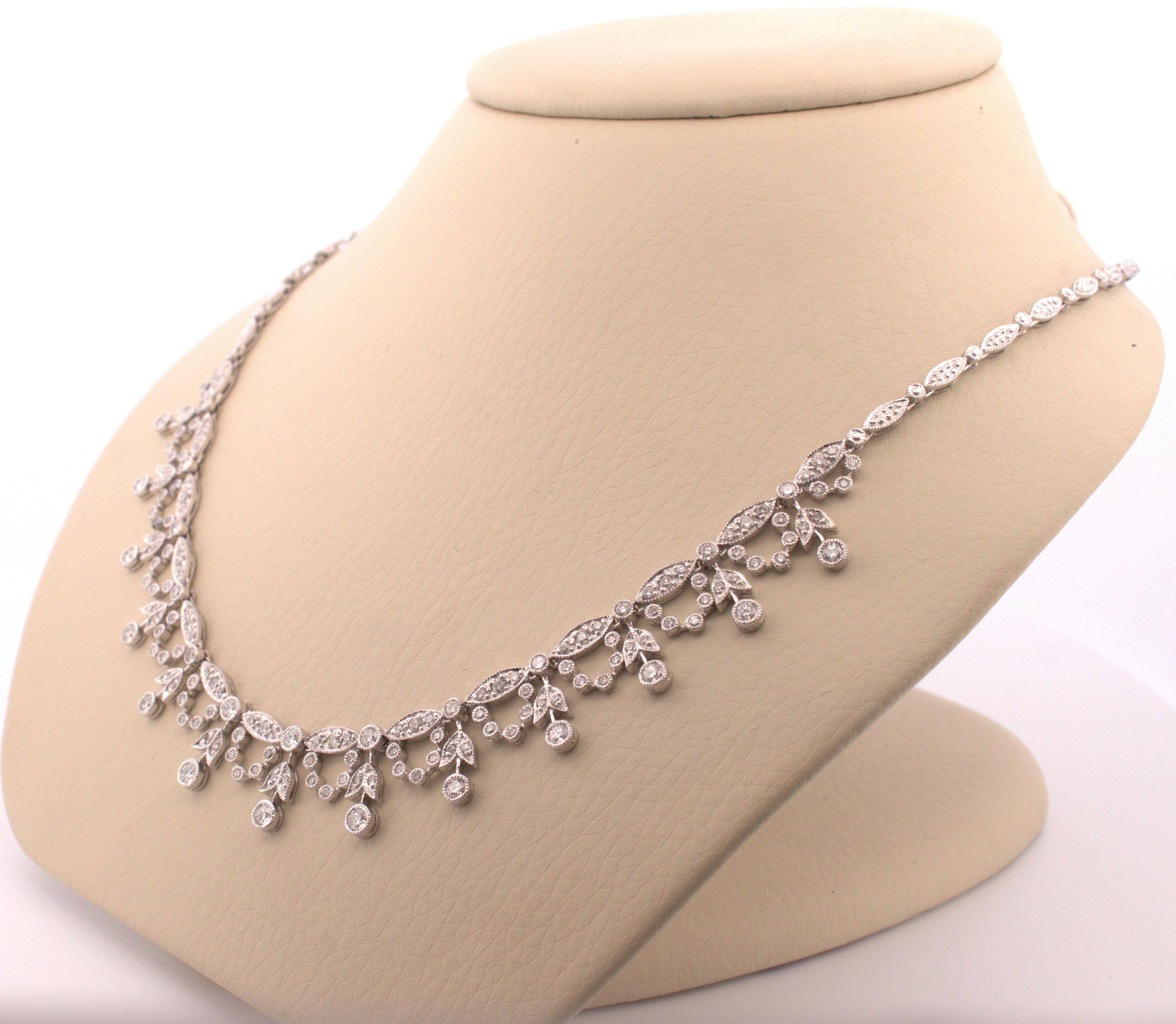 Halskette im Bib-Stil mit natürlichen Diamanten, 14K Weißgold (Gemischter Schliff) im Angebot