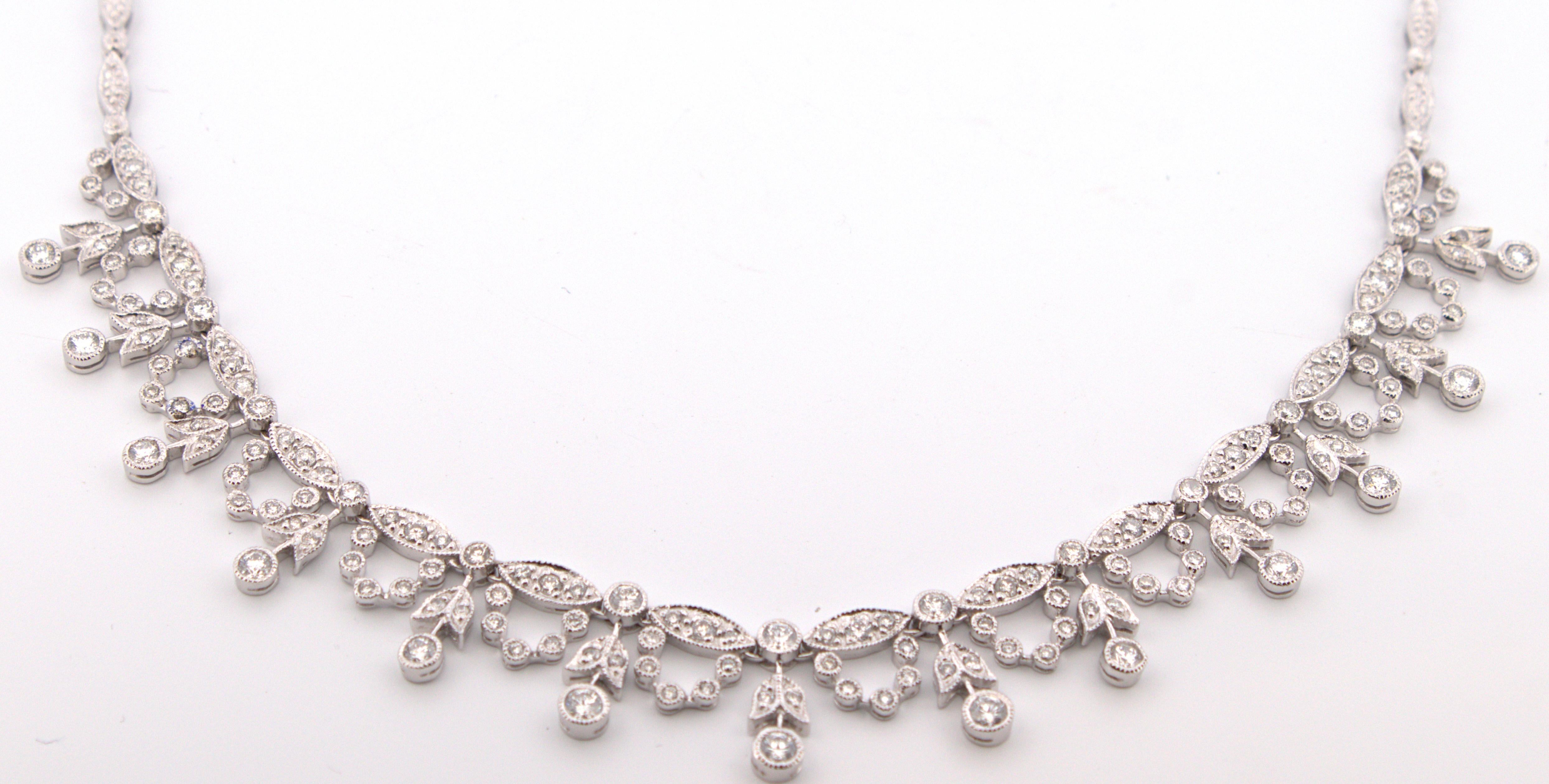 Halskette im Bib-Stil mit natürlichen Diamanten, 14K Weißgold im Angebot 1