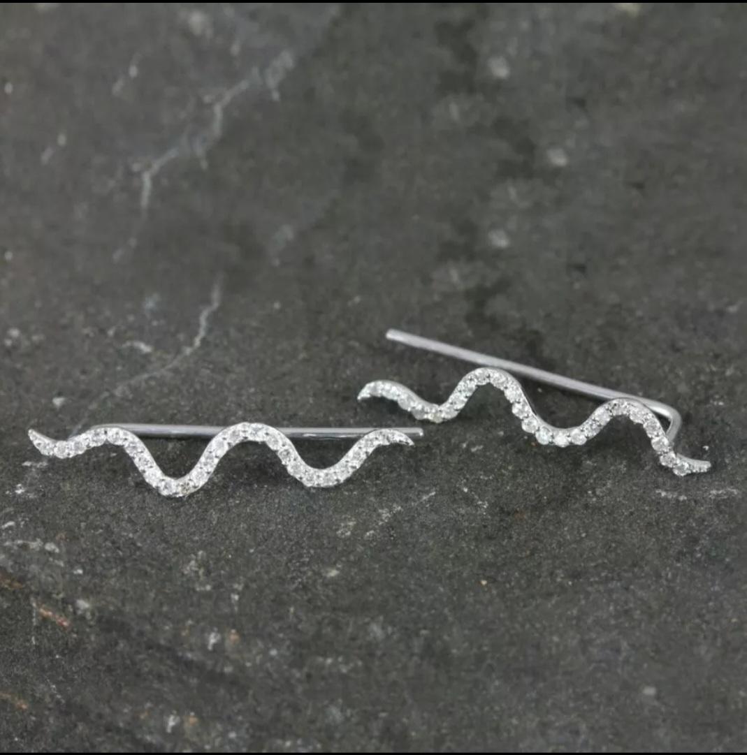 Natürlicher Diamant 14K Weißgold Manschettenohrringe Moms Hochzeit Jahrestag Schmuck. im Zustand „Neu“ im Angebot in Chicago, IL