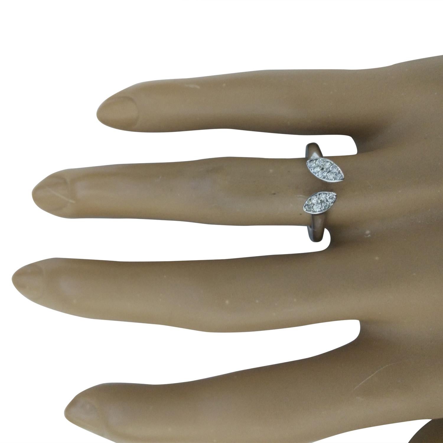 0.15 Carat 14 Karat Solid White Gold Diamond Ring (Bague en or blanc massif de 0.15 carat)
Estampillé : 14K
Taille de l'anneau : 7 
Poids total de l'anneau : 2,6 grammes 
Poids du diamant : 0,15 carat (couleur F-G, pureté VS2-SI1) 
Quantité :