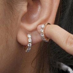Pendientes de aro tipo «huggie» de oro amarillo de 14 quilates con diamantes naturales. Joyería fina unisex