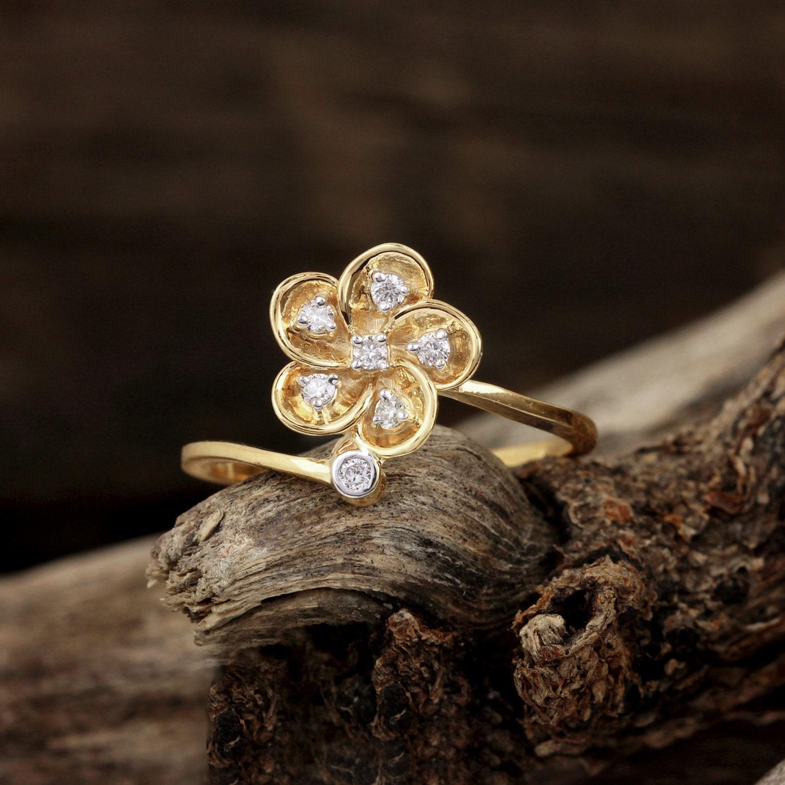 Art déco Bague fantaisie pour sa bague minimaliste pour femmes en or jaune 14 carats avec diamants naturels en vente