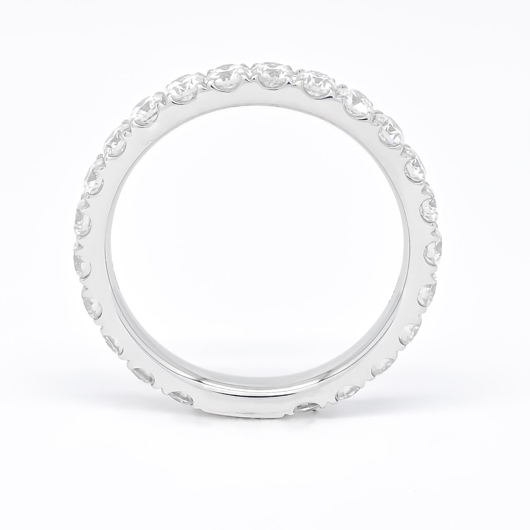 Diamante natural 1,50 quilates Alianza de oro blanco de 18 quilates Moderno en venta