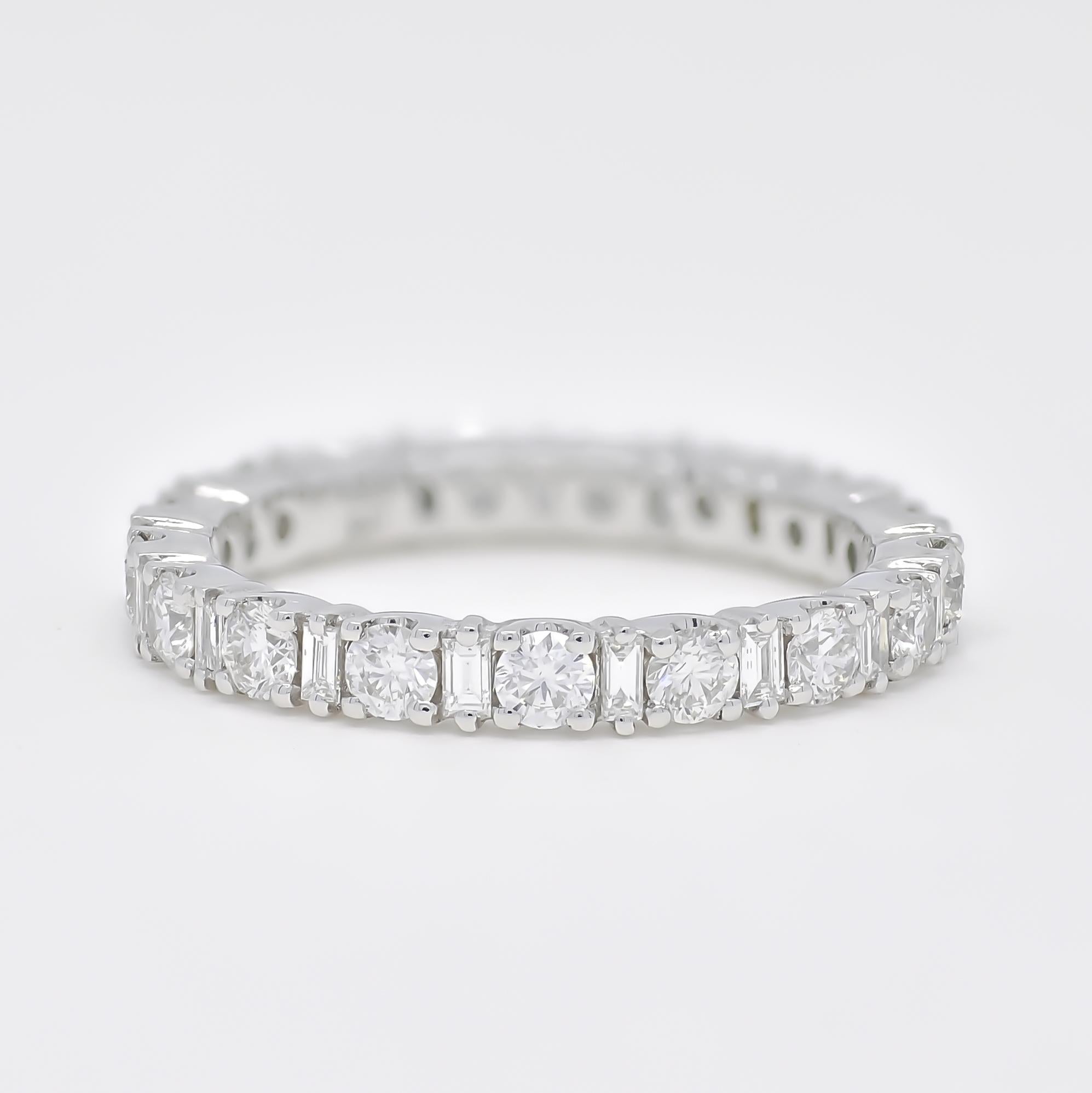 Moderno Anello nuziale con diamante naturale da 1,50 carati in oro bianco 18KT in vendita