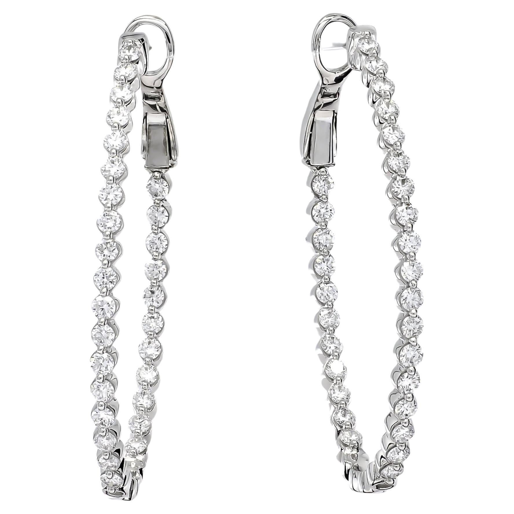 Boucles d
oreilles
In and Out
Huggies en or blanc 18 carats diamant naturel 1.54 carats