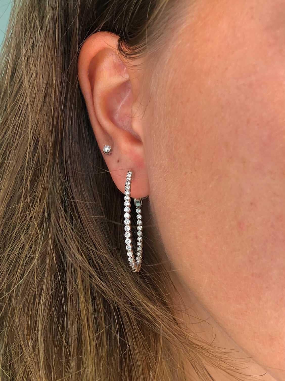 Boucles d'oreilles classiques en or jaune 18KT diamant naturel 1.56 cts en vente 1