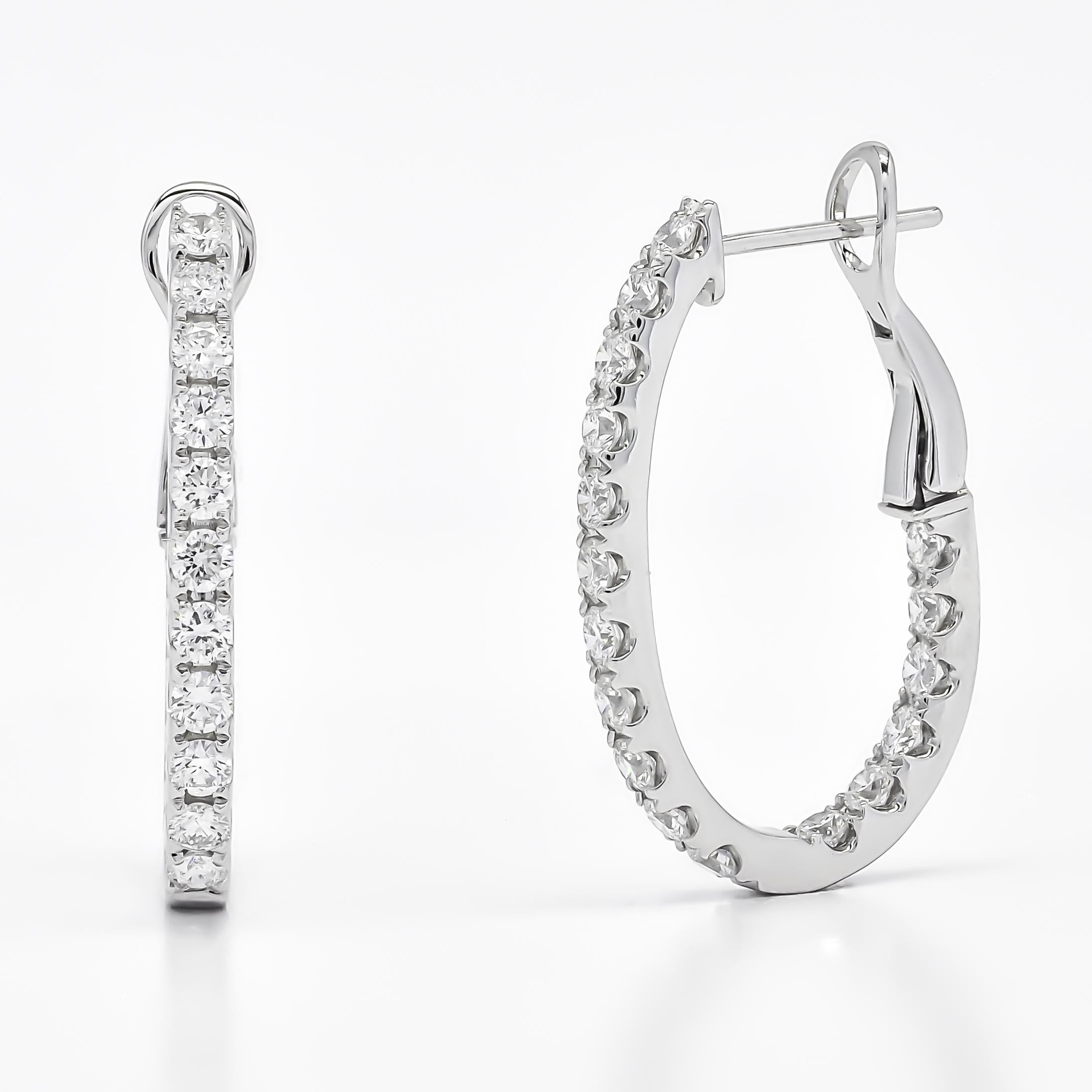 Natural Diamond 1.60 carats 18KT Rose Gold 'In and out' Hoop Earrings In New Condition For Sale In Antwerpen, BE