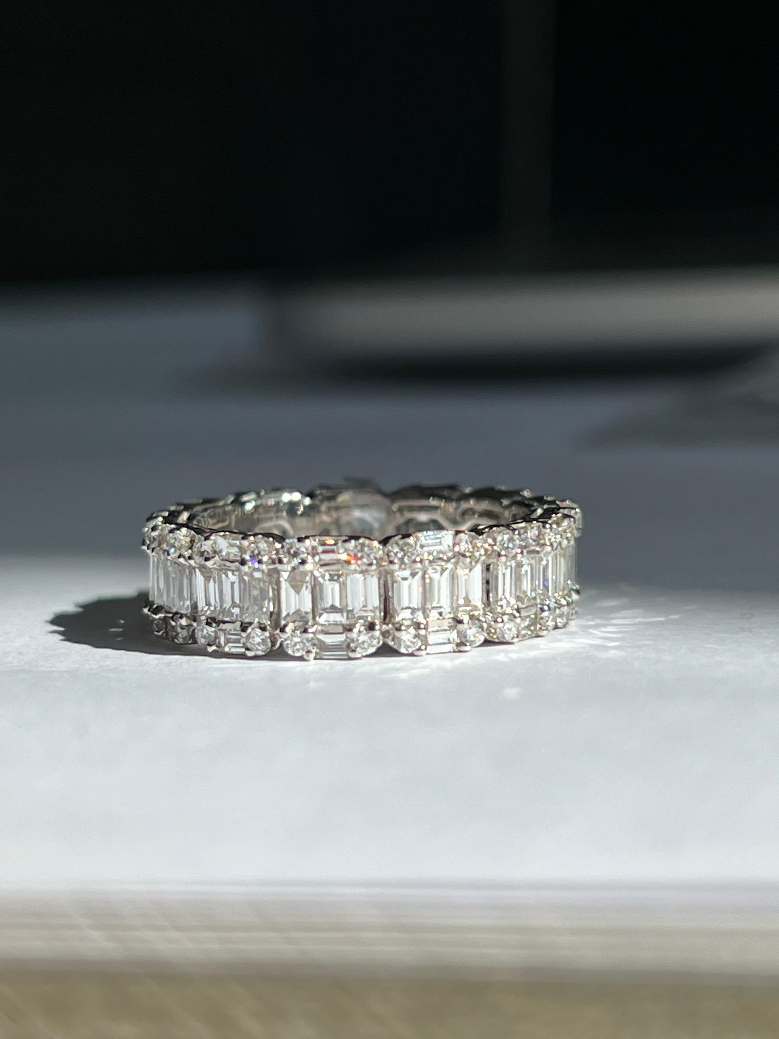 Natural Diamond 1.60 carats 18KT White Gold Cluster Full Eternity Band Ring For Sale 2