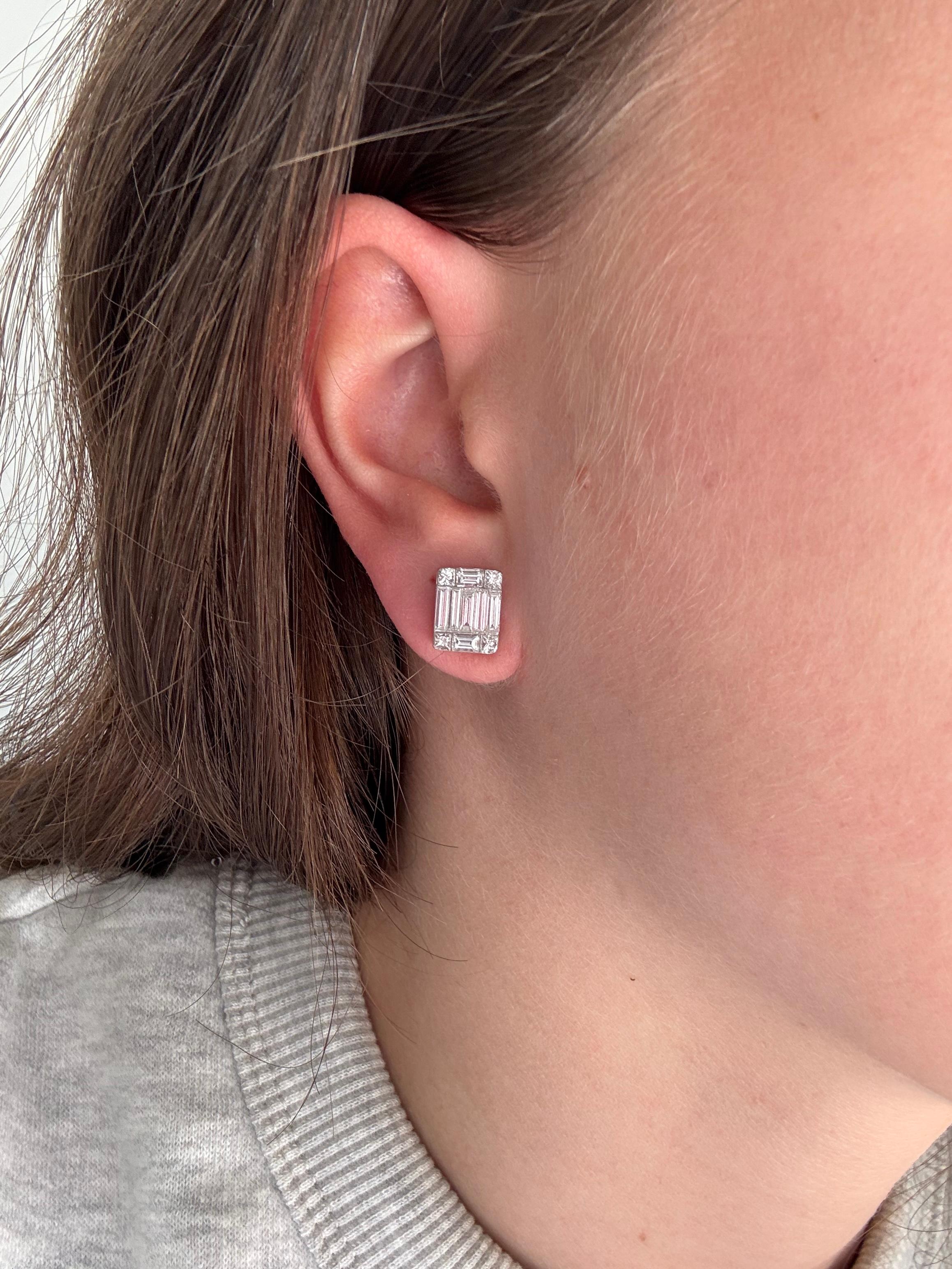 Clous d'oreilles grappe en or blanc 18 carats avec diamants naturels de 1,60 carat en vente 4