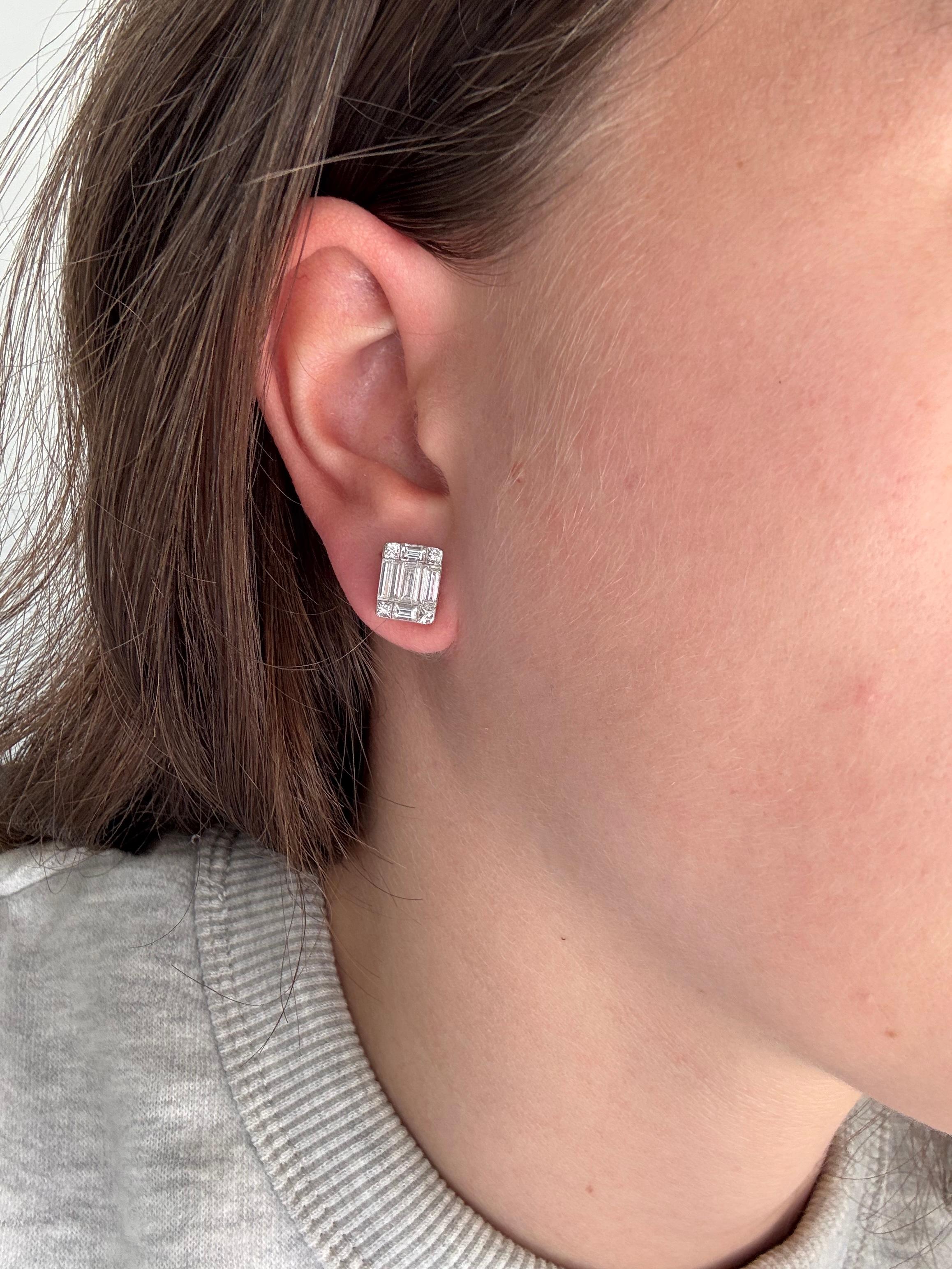 Clous d'oreilles grappe en or blanc 18 carats avec diamants naturels de 1,60 carat en vente 2