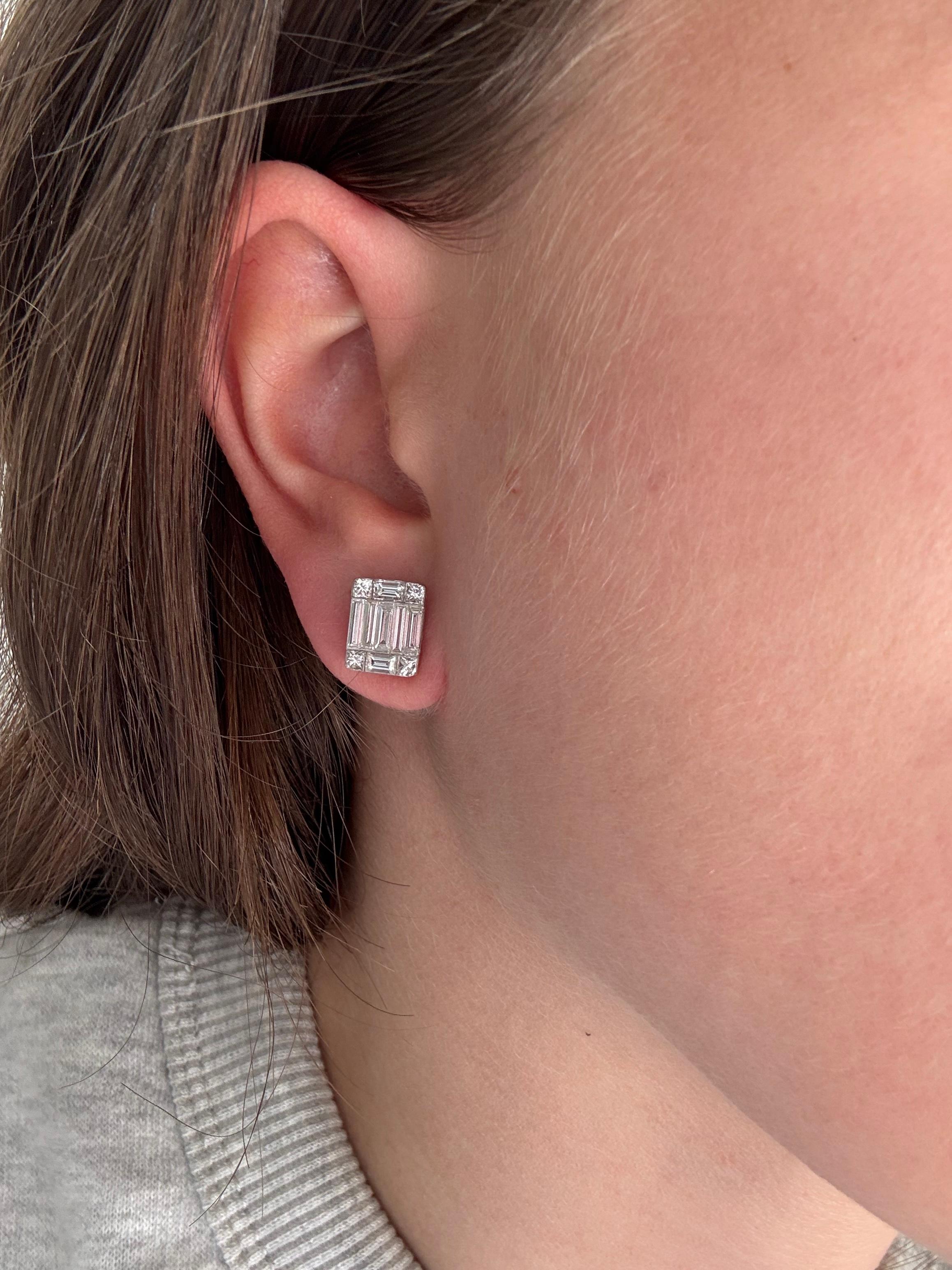 Clous d'oreilles grappe en or blanc 18 carats avec diamants naturels de 1,60 carat en vente 3