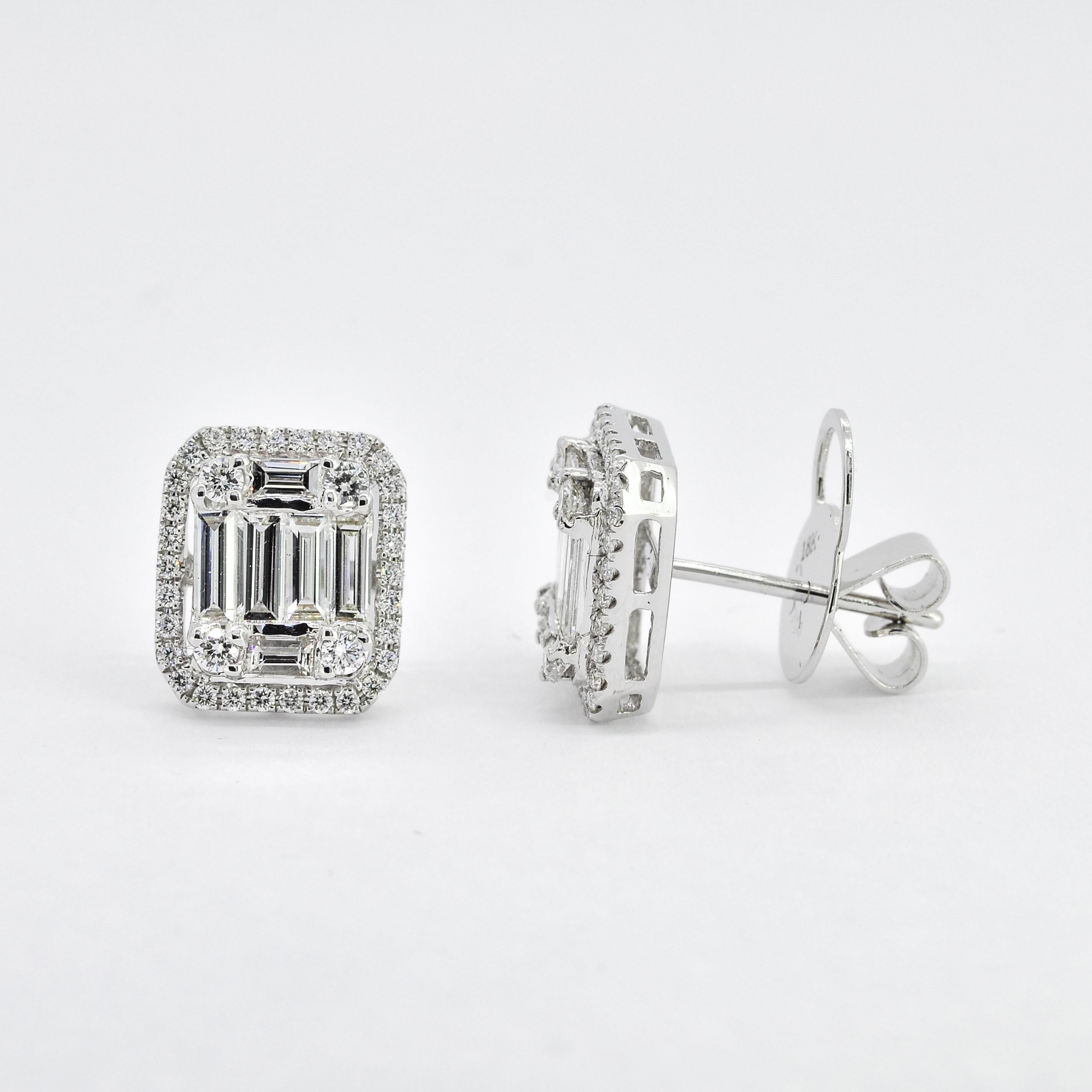 Natürlicher Diamant 1,74 Karat 18KT Weißgold Smaragdform Halo-Ohrstecker im Angebot 1