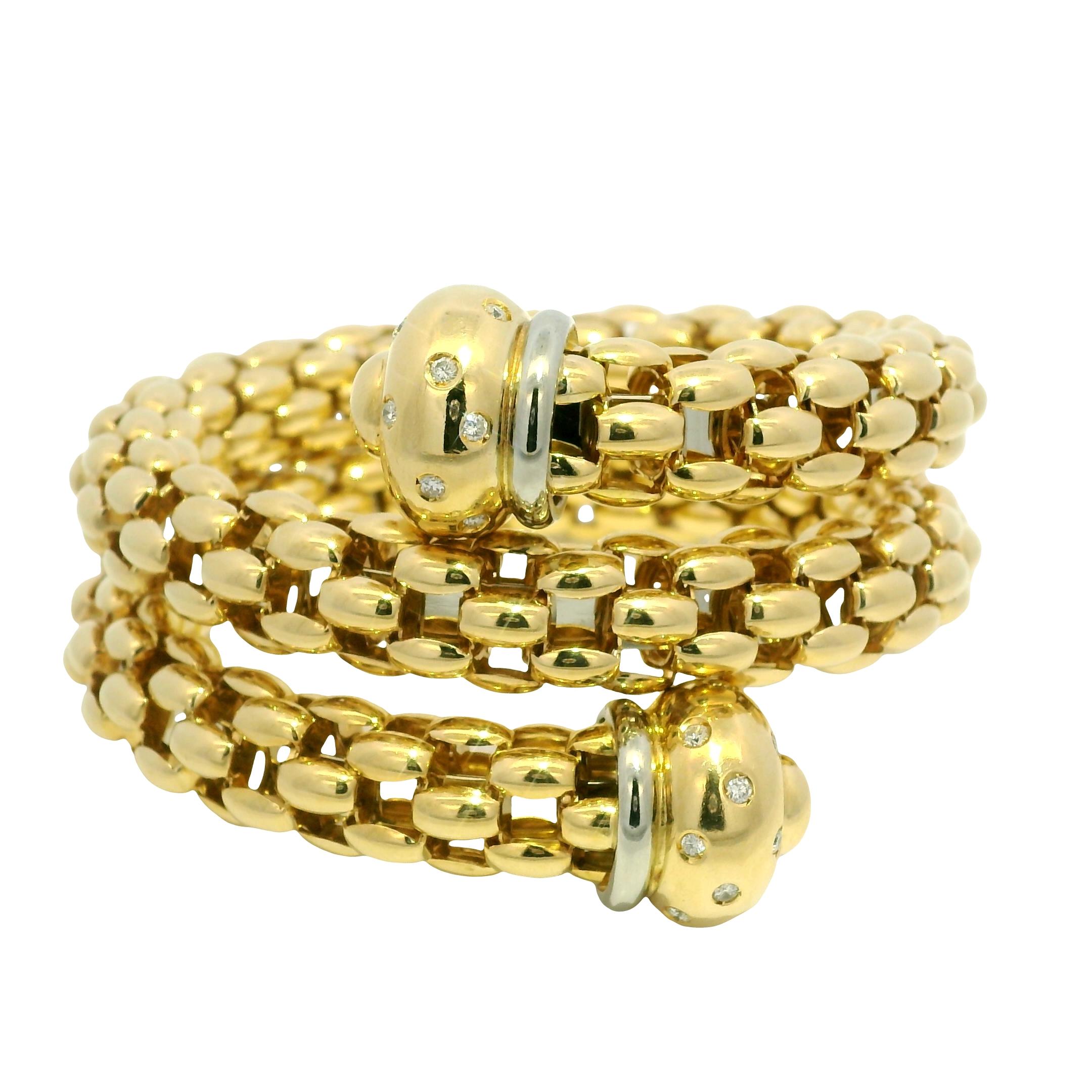 Taille ronde Nature Diamond 18-Karat Textured Link Wrap Bracelet En stock en vente