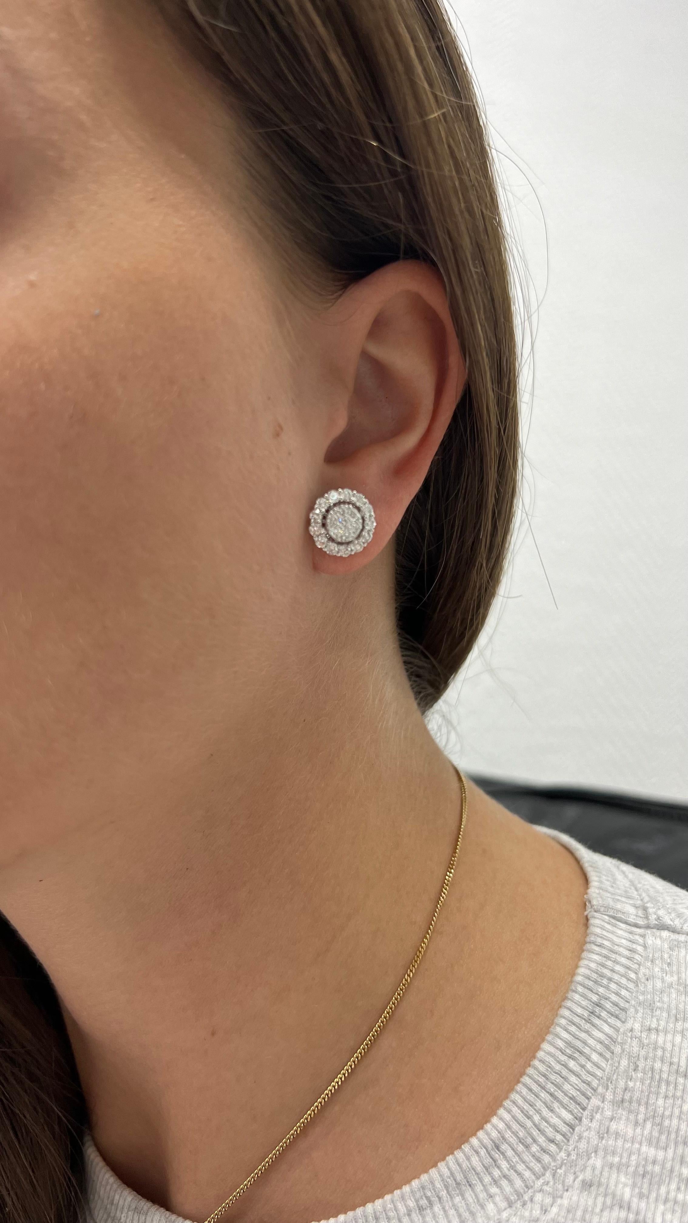 Orecchini classici a grappolo in oro bianco 18KT con diamante naturale da 1,80 carati in vendita 4