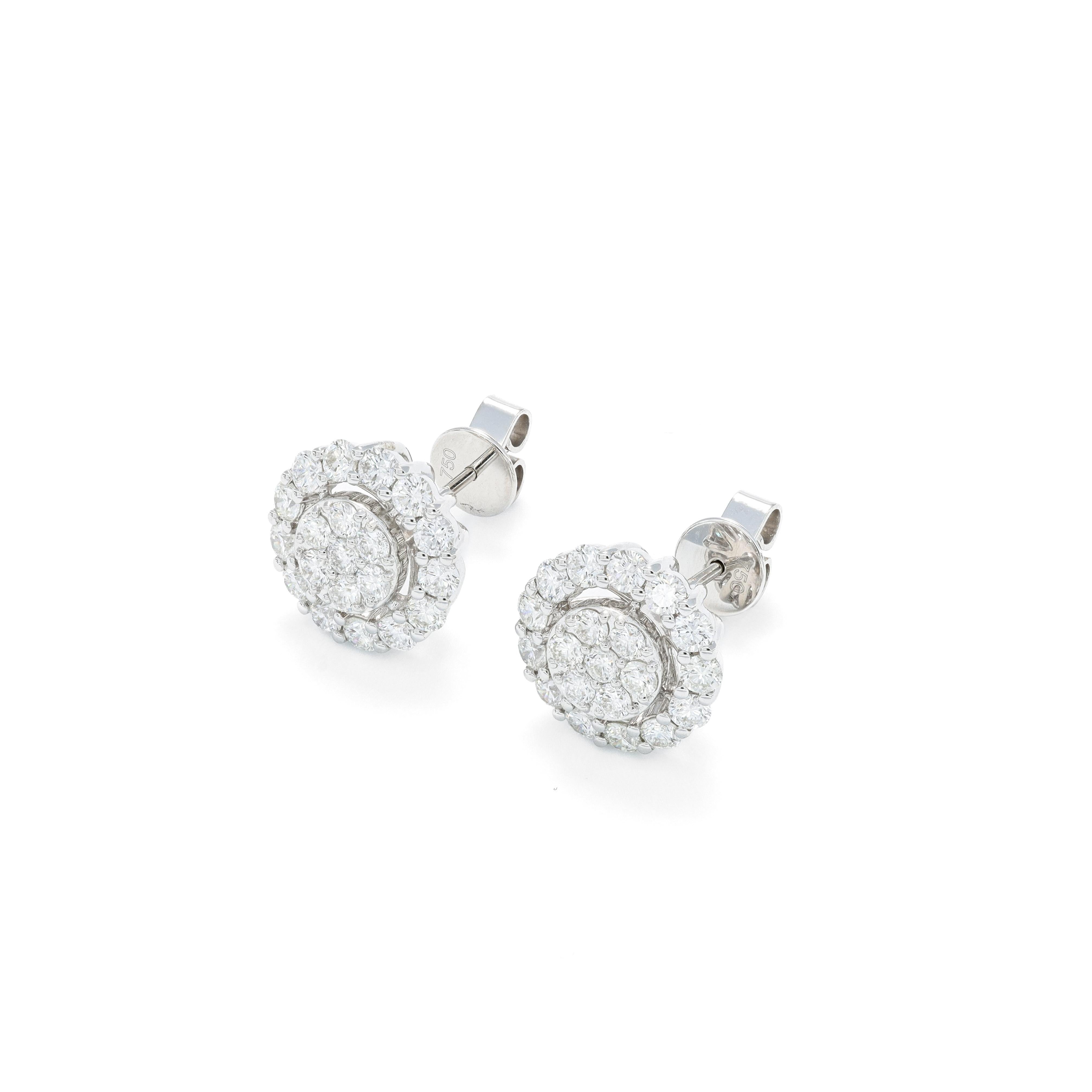 Moderno Orecchini classici a grappolo in oro bianco 18KT con diamante naturale da 1,80 carati in vendita