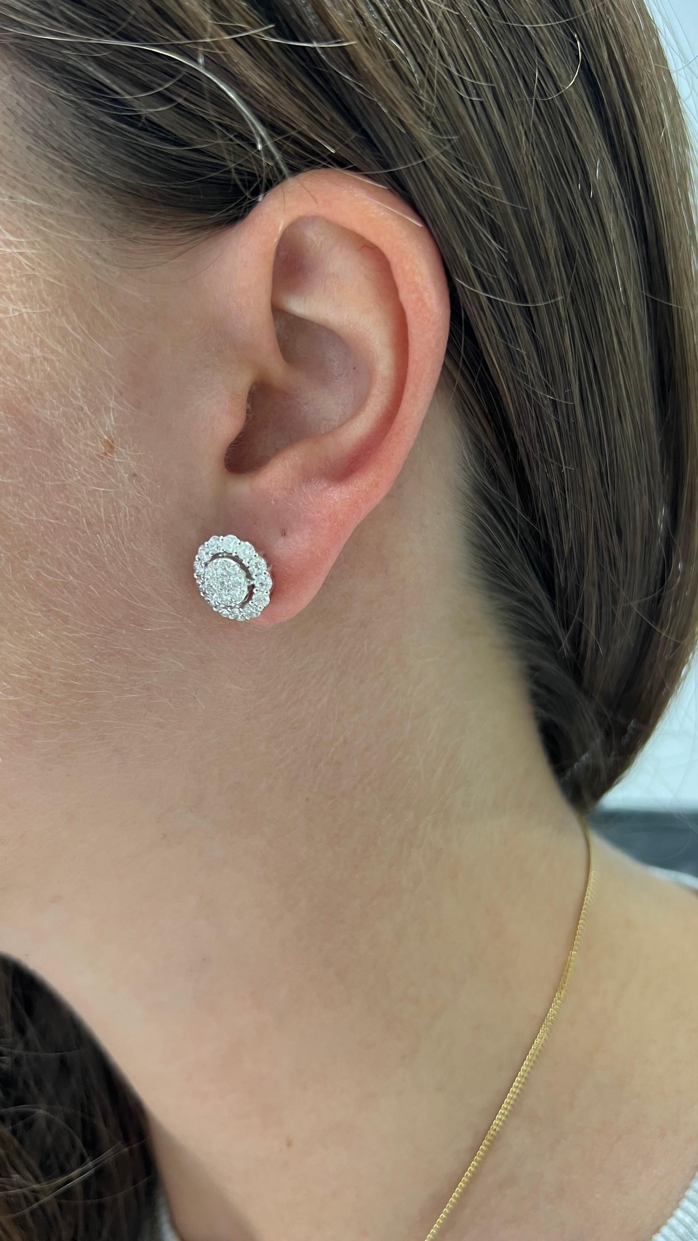Orecchini classici a grappolo in oro bianco 18KT con diamante naturale da 1,80 carati in vendita 2