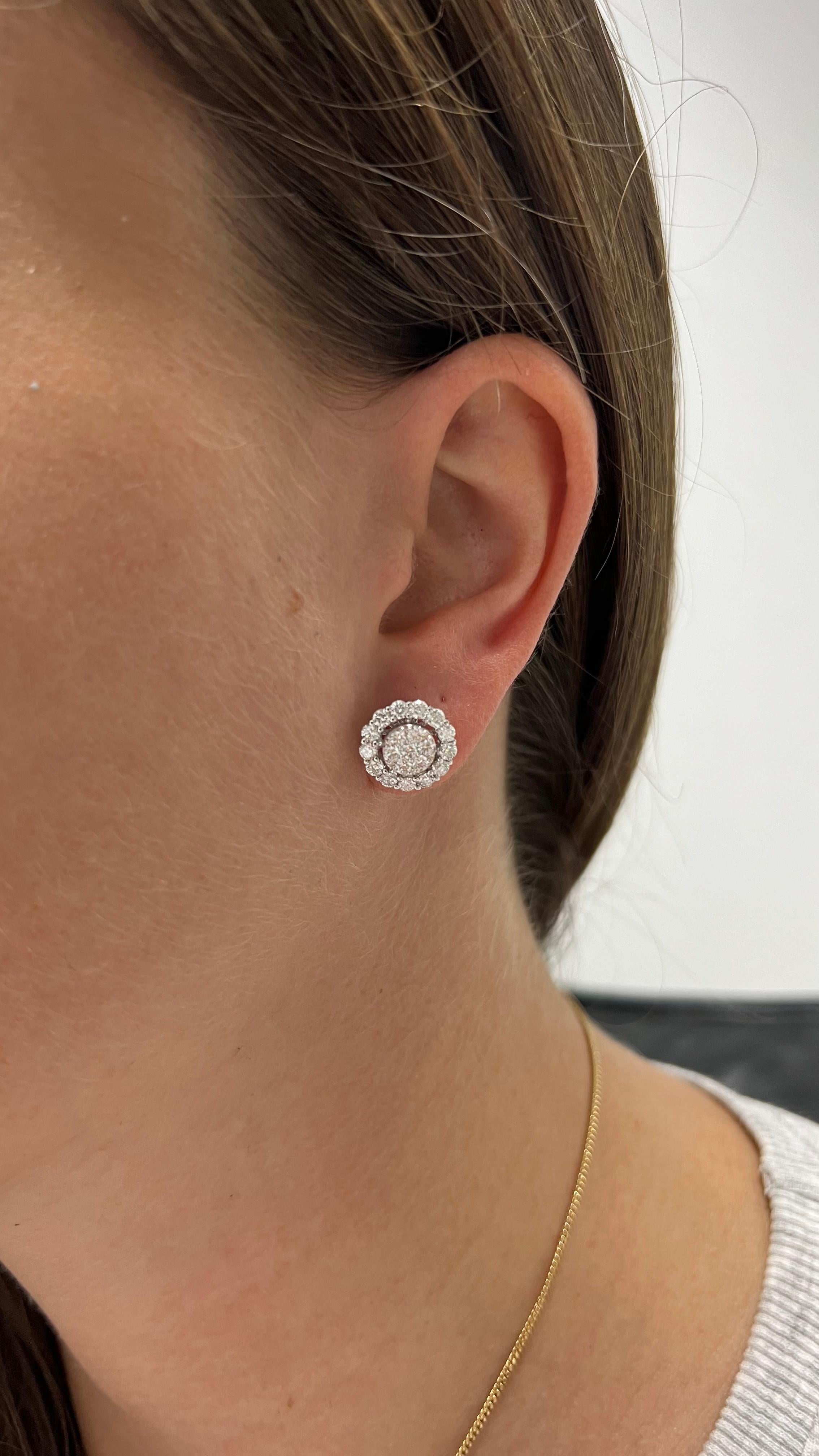 Orecchini classici a grappolo in oro bianco 18KT con diamante naturale da 1,80 carati in vendita 3