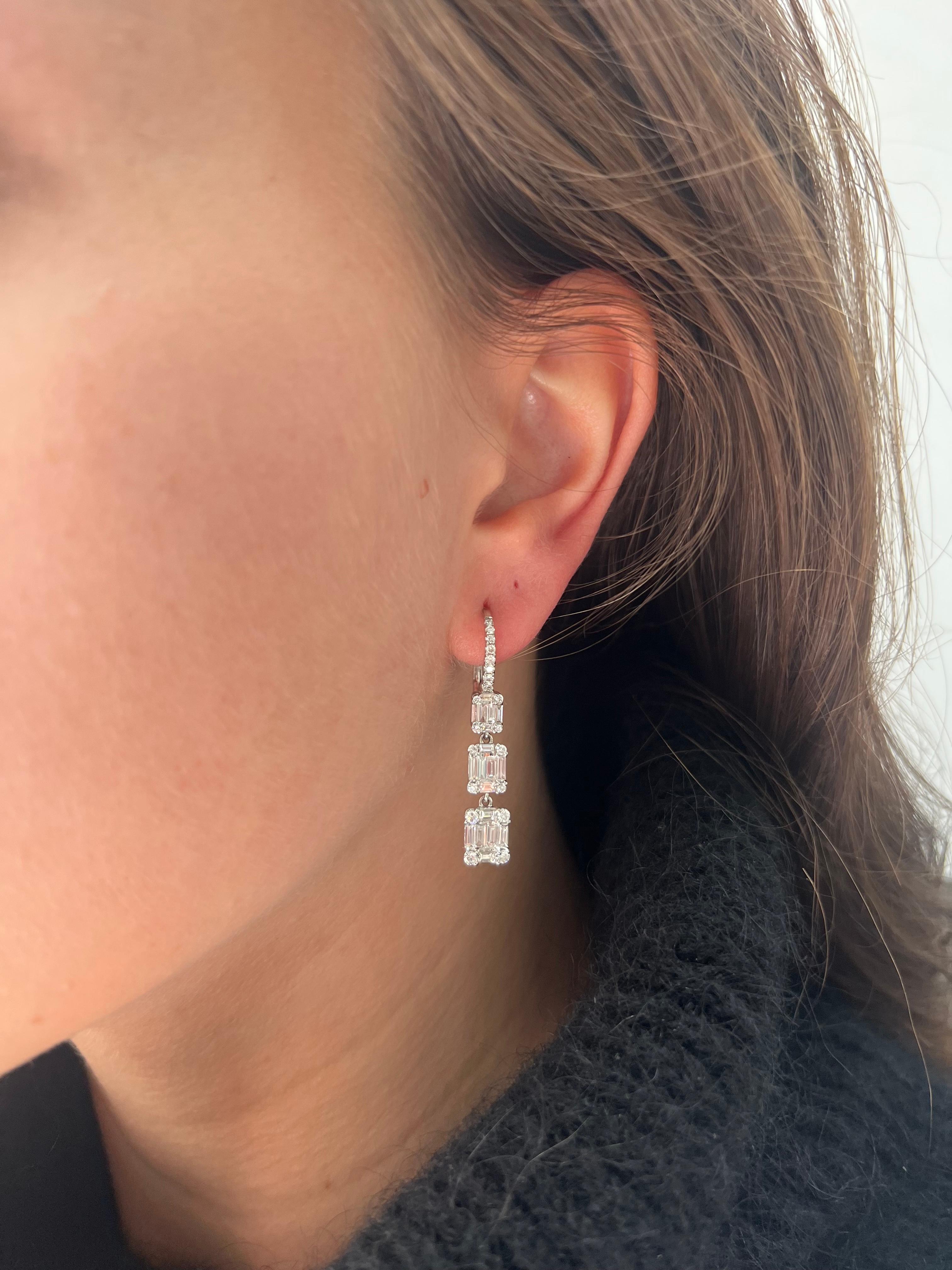 Orecchini pendenti con diamante naturale da 1,85 carati in oro bianco 18 carati in vendita 3