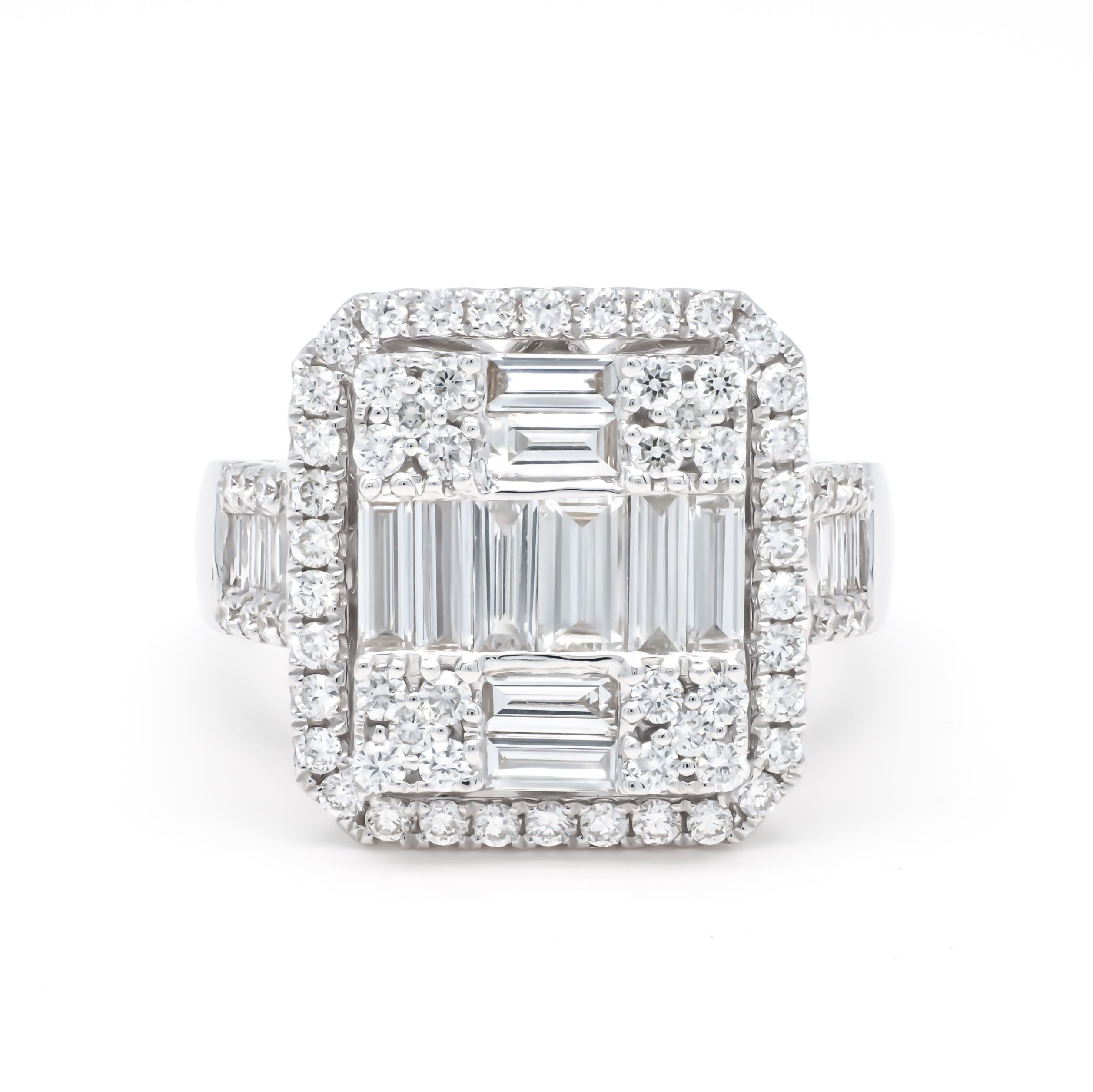Women's or Men's Natural Diamond 2.01 Carats 18KT White Gold Cocktail Ring For Sale