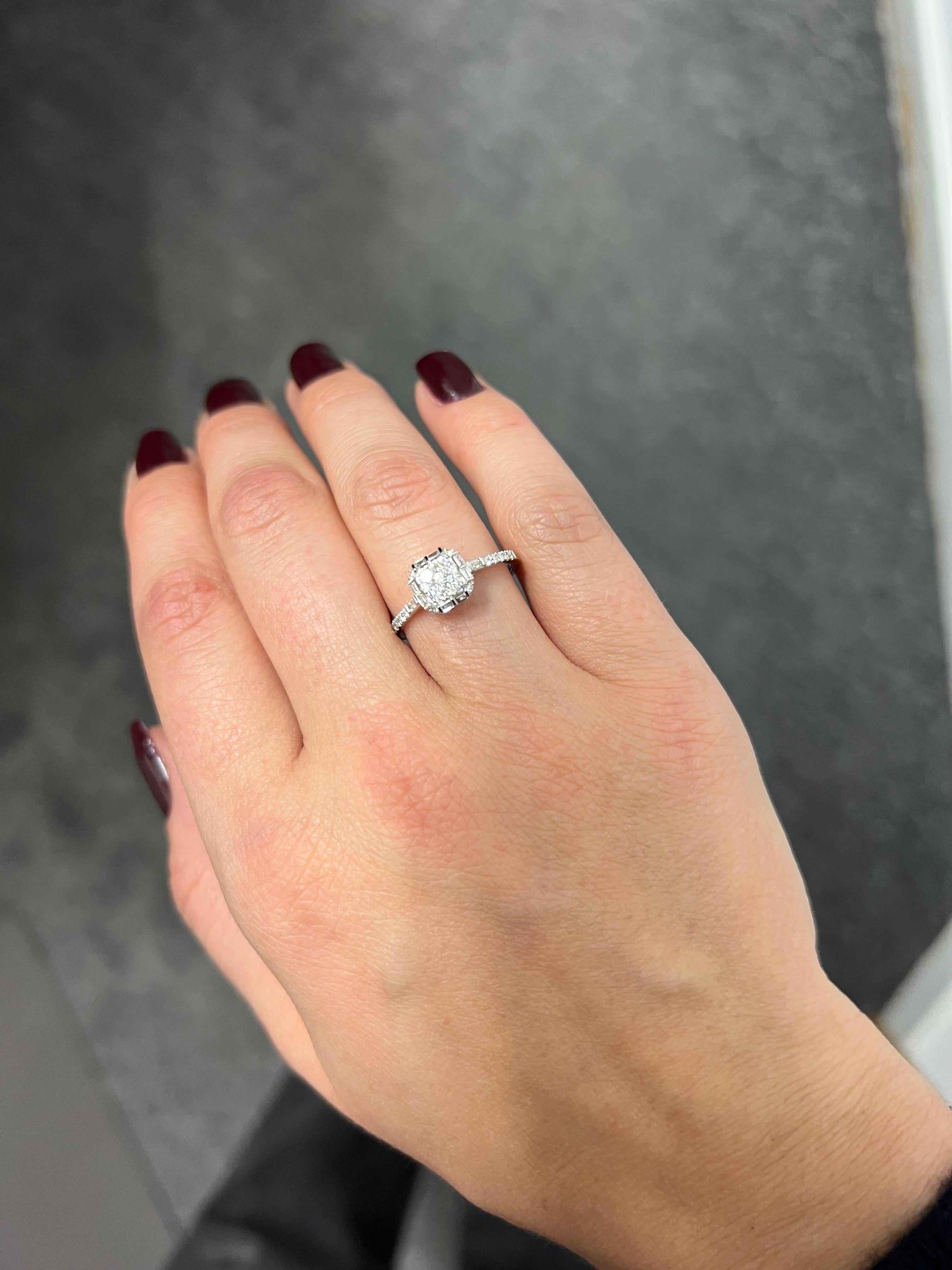 Natural Diamond 0.45 carats 18KT White Gold Art Deco Cocktail Ring For Sale 3