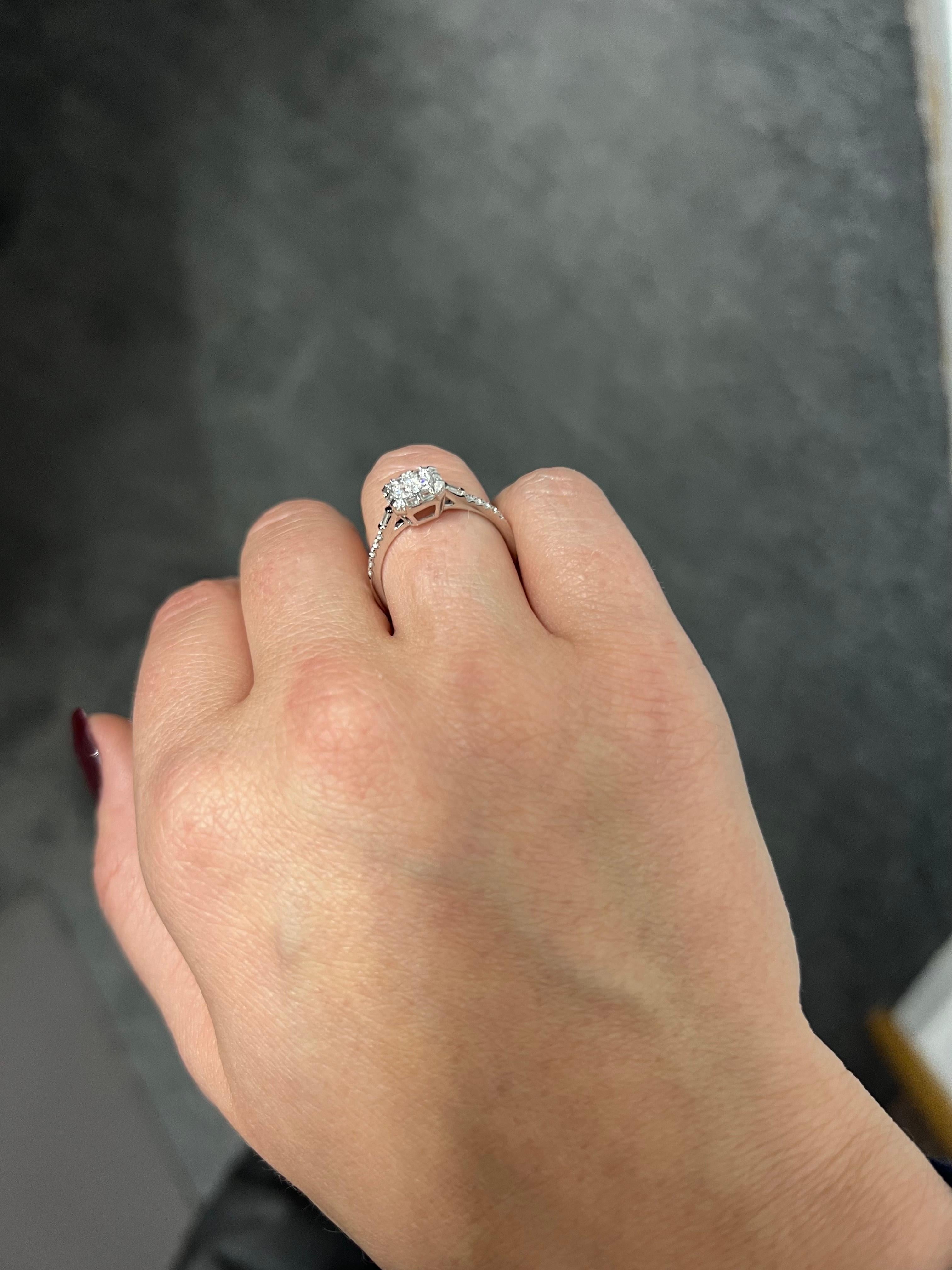 Natural Diamond 0.45 carats 18KT White Gold Art Deco Cocktail Ring For Sale 4