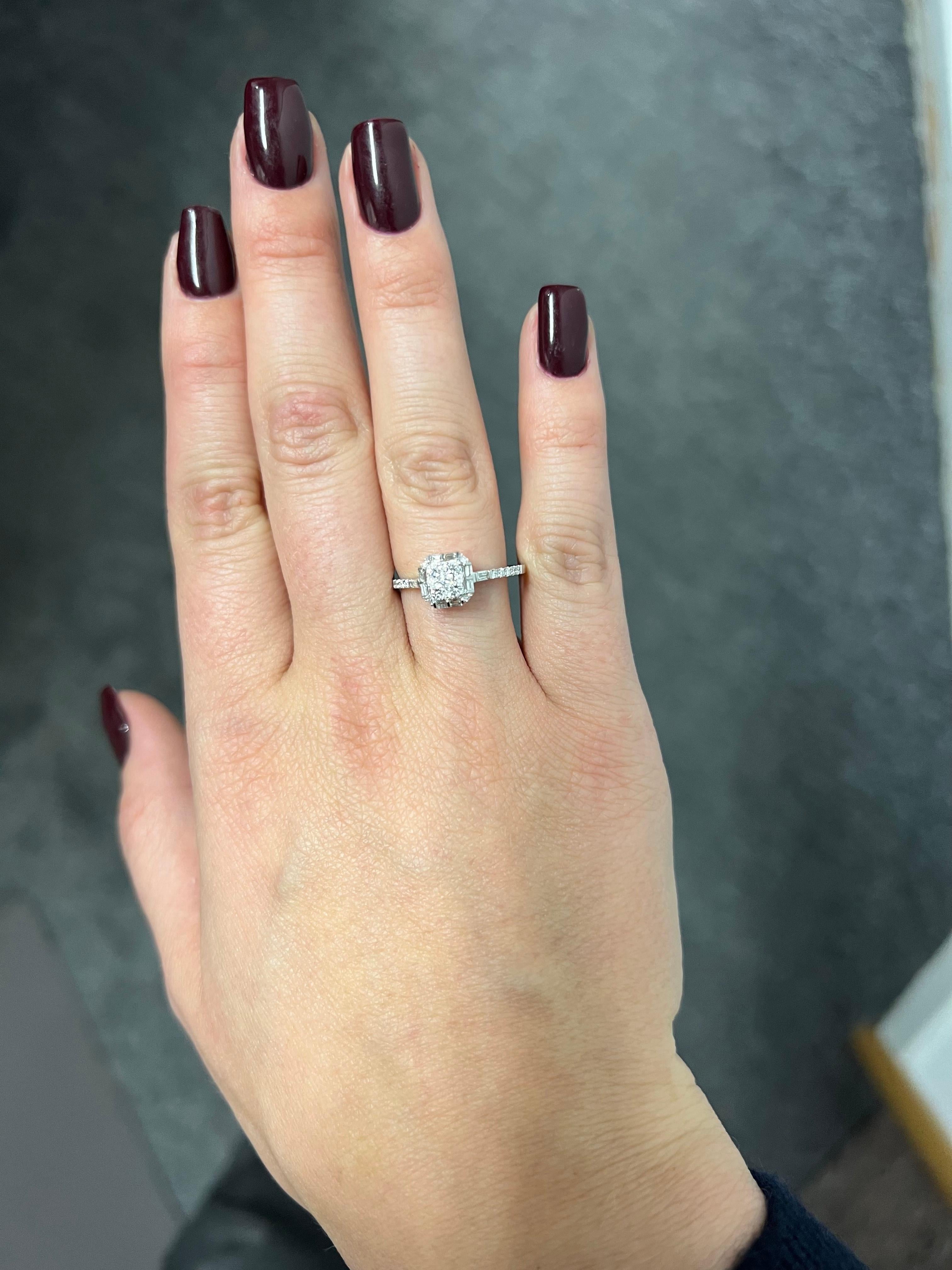 Natural Diamond 0.45 carats 18KT White Gold Art Deco Cocktail Ring For Sale 2