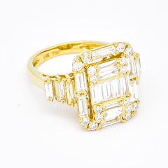 Natürlicher Diamant 2,10 Karat 18KT Gelbgold Art Deco Step Cut Cocktail-Ring