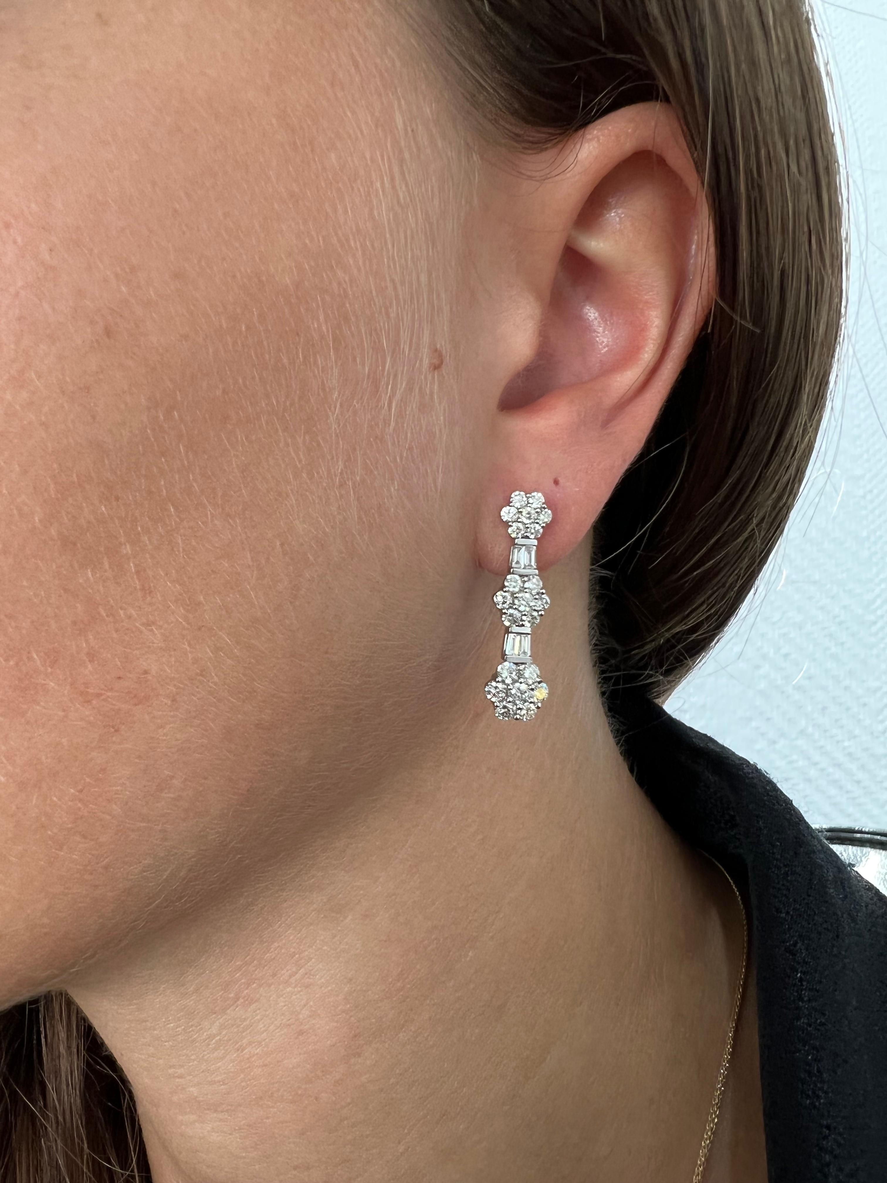 Boucle d'oreille pendante en or blanc 18KT avec diamant Nature 2.16 carats Neuf - En vente à Antwerpen, BE