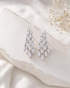 Orecchini Chandelier con diamanti Marquise e Pear da 2,35 carati in oro bianco 18 carati