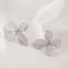 Boucles d'oreilles en or blanc 18 carats Pavé floral de 2,36 carats de diamants