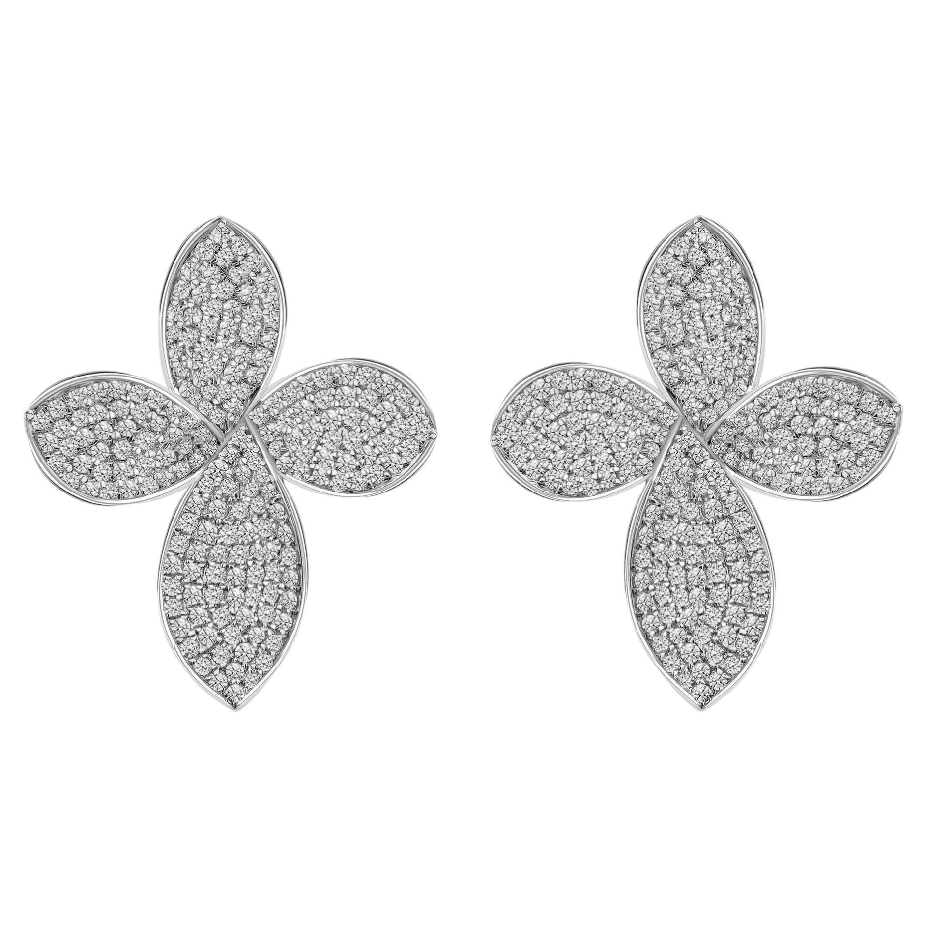 Orecchini con pavé floreale di diamanti da 2,36 carati in oro bianco 18 carati