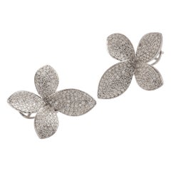 Boucles d'oreilles en or blanc 18 carats Pavé floral de 2,36 carats de diamants