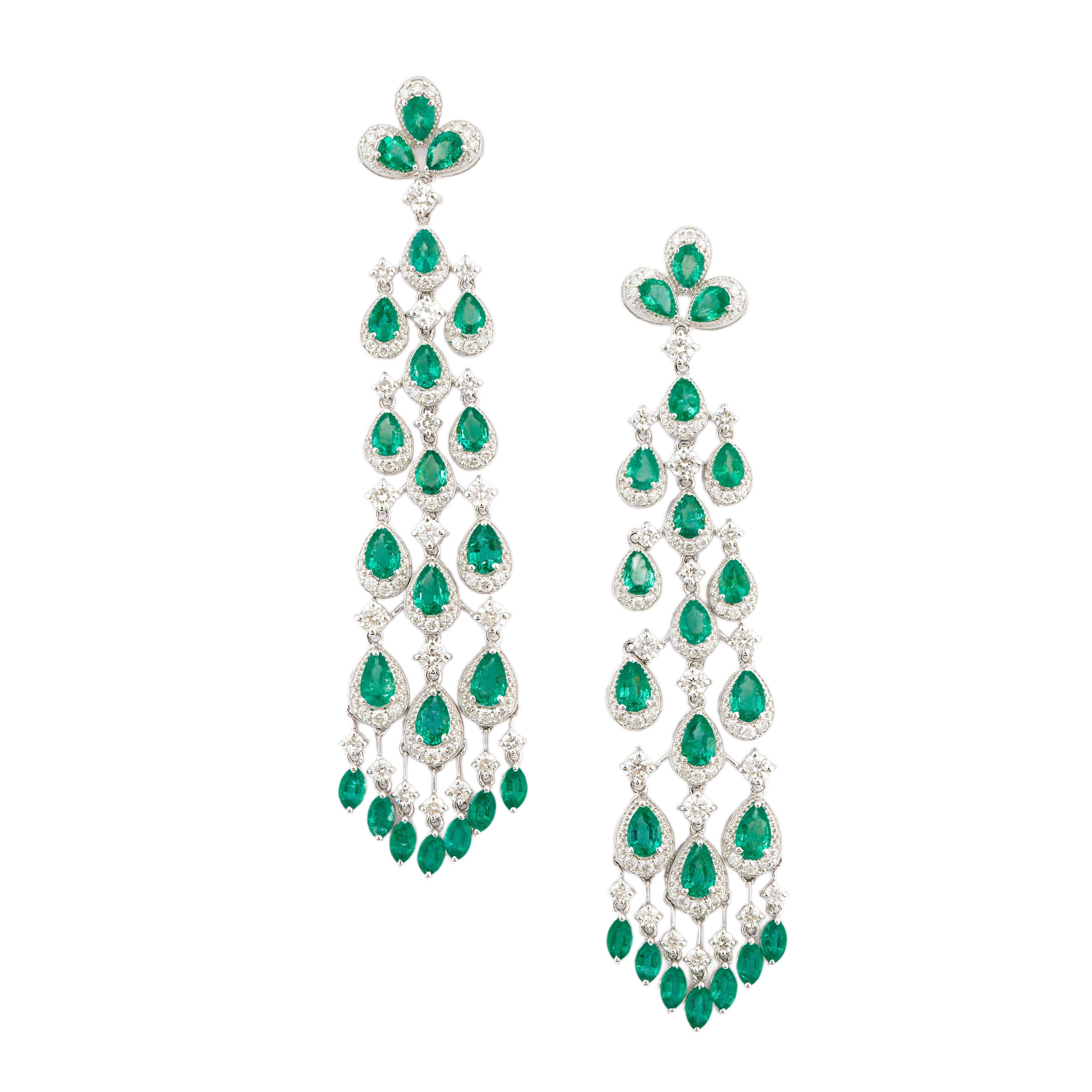 Asscher Cut Natural diamond 2.49cts & emerald 5.67cts earring in 18k gold For Sale
