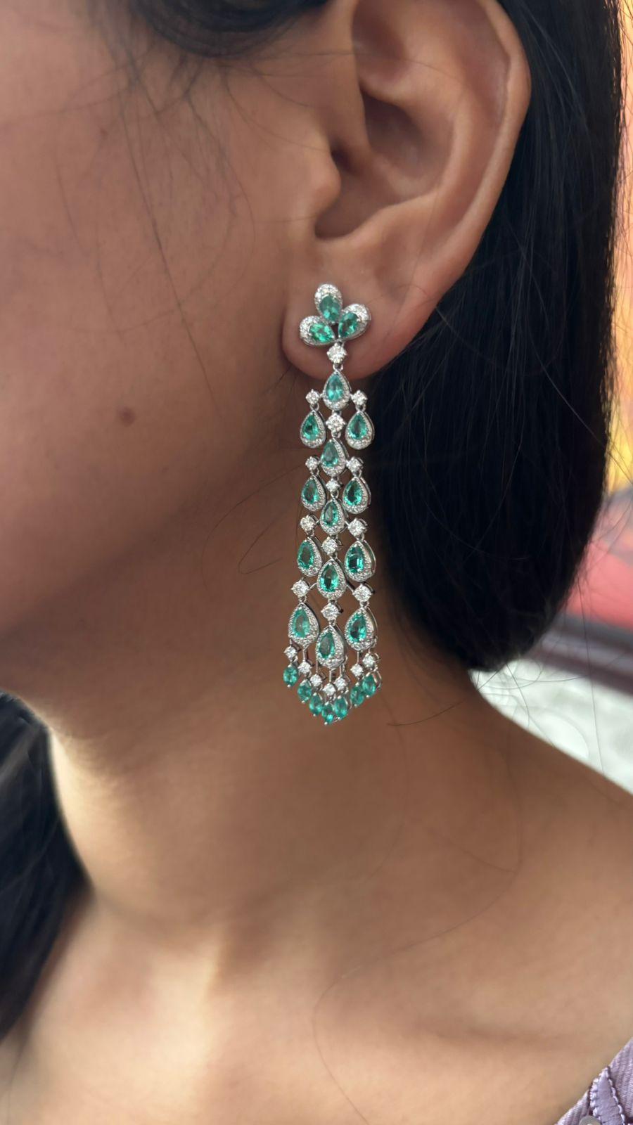 Natural diamond 2.49cts & emerald 5.67cts earring in 18k gold For Sale 1