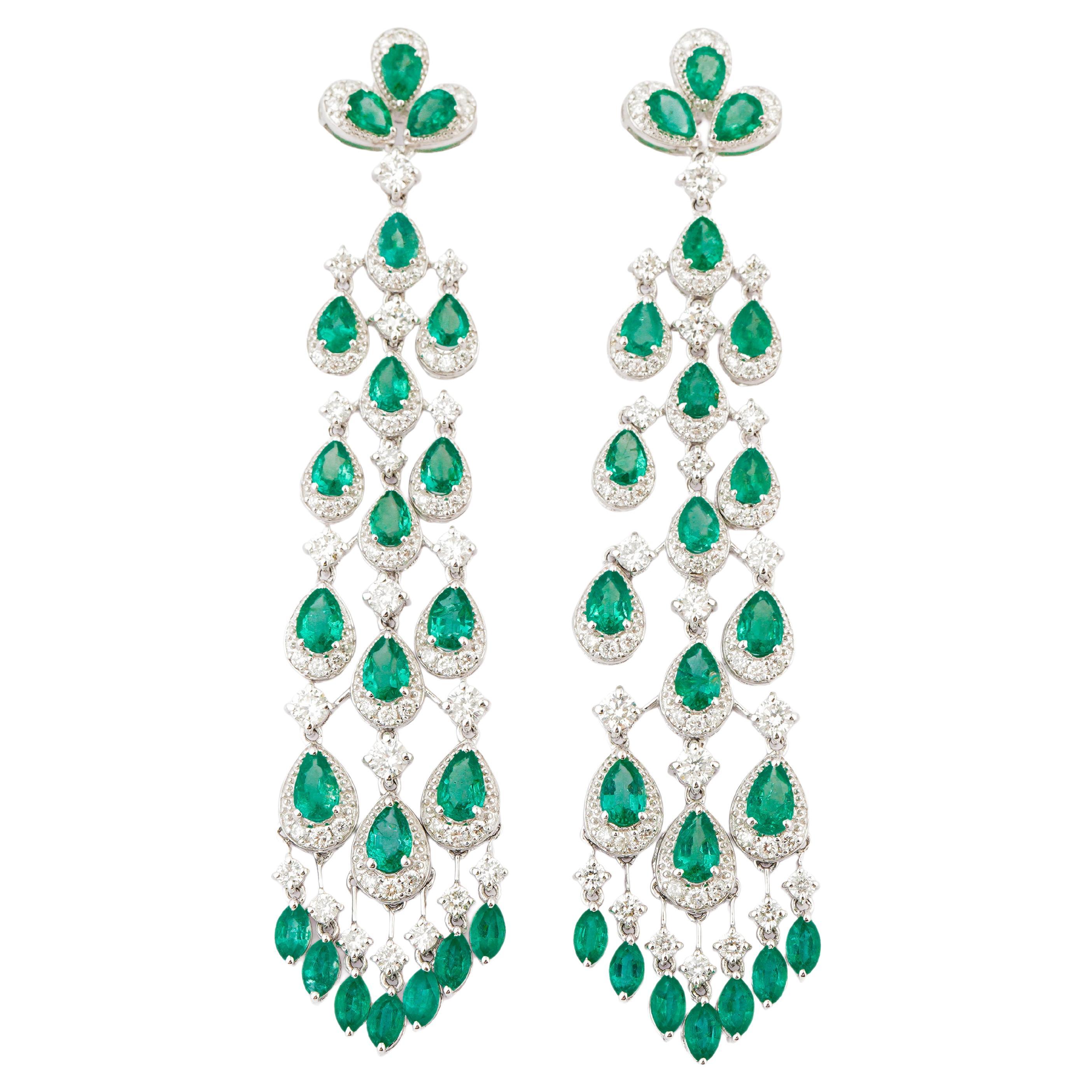 Natural diamond 2.49cts & emerald 5.67cts earring in 18k gold For Sale